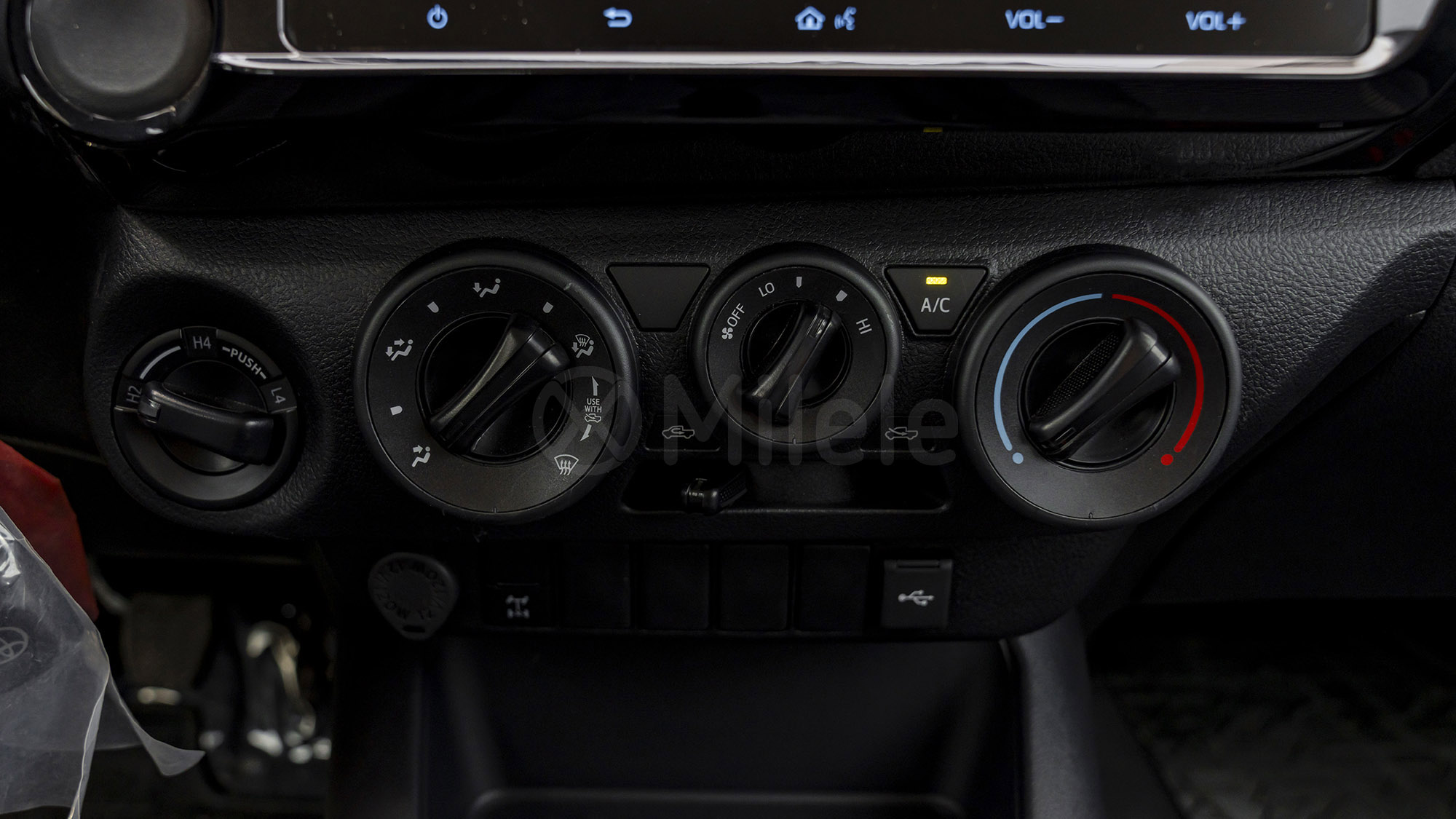 
								(LHD) TOYOTA HILUX DC OFF ROAD EDITION 2.4D MT 4X4 P.WINDOW MY2026 – White full									