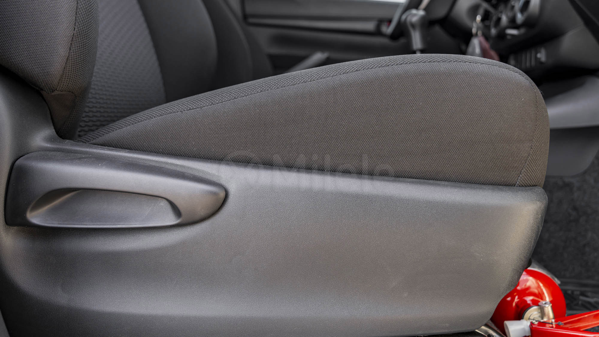 
								(LHD) TOYOTA HILUX DC OFF ROAD EDITION 2.4D MT 4X4 P.WINDOW MY2026 – White full									