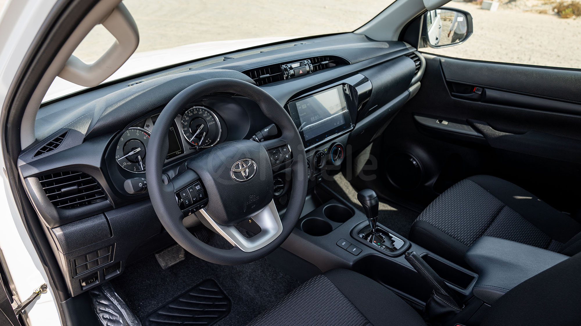 
								(LHD) TOYOTA HILUX DC 2.7P AT 4X4 MY2025 – WHITE full									