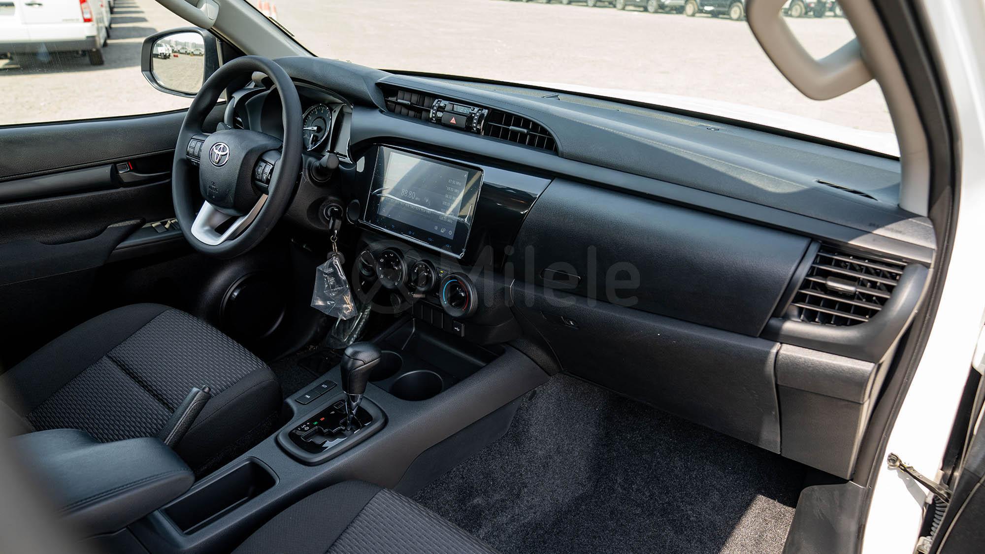 
								(LHD) TOYOTA HILUX DC 2.7P AT 4X4 MY2025 – WHITE full									