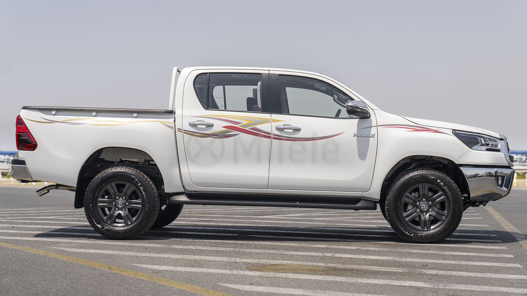 
(LHD) TOYOTA HILUX DC 2.7P MT 4X4 P.WINDOW MY2025 – WHITE full									