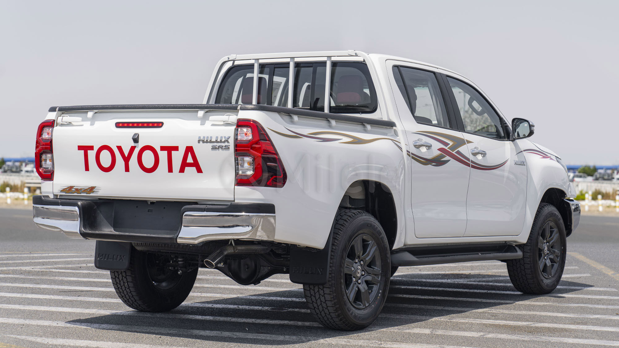 
(LHD) TOYOTA HILUX DC 2.7P MT 4X4 P.WINDOW MY2025 – WHITE full									