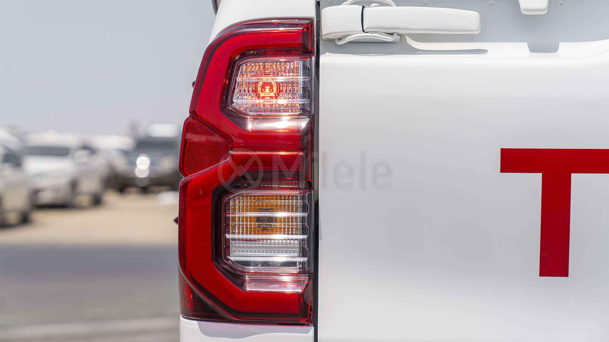 
(LHD) TOYOTA HILUX DC 2.7P MT 4X4 P.WINDOW MY2025 – WHITE full									