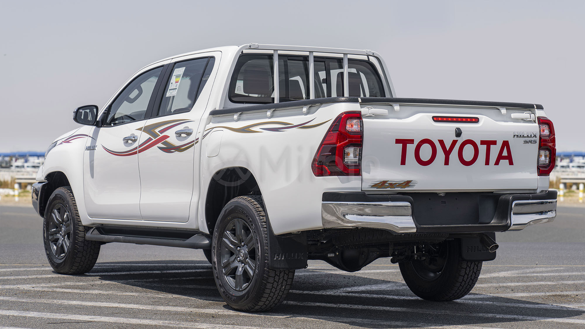 
(LHD) TOYOTA HILUX DC 2.7P MT 4X4 P.WINDOW MY2025 – WHITE full									