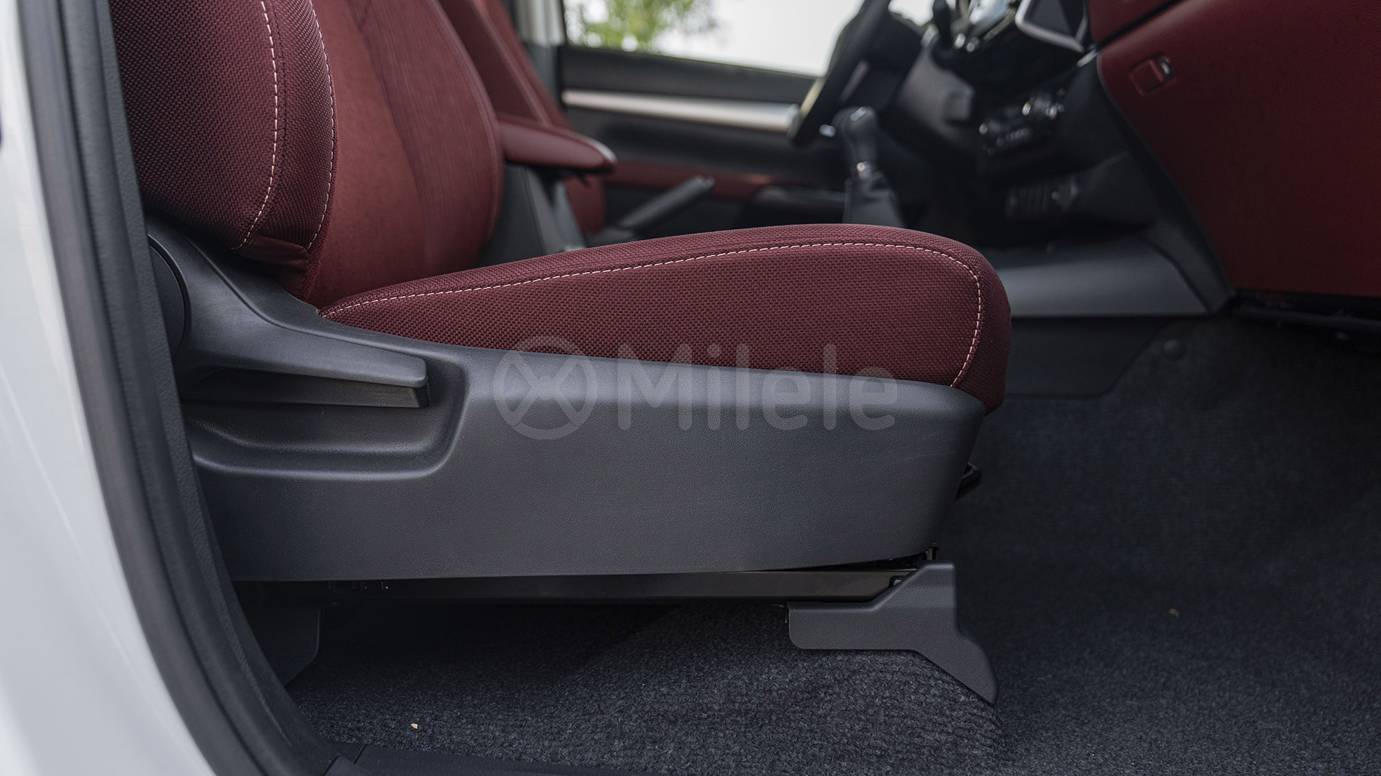 
(LHD) TOYOTA HILUX DC 2.7P MT 4X4 P.WINDOW MY2025 – WHITE full									