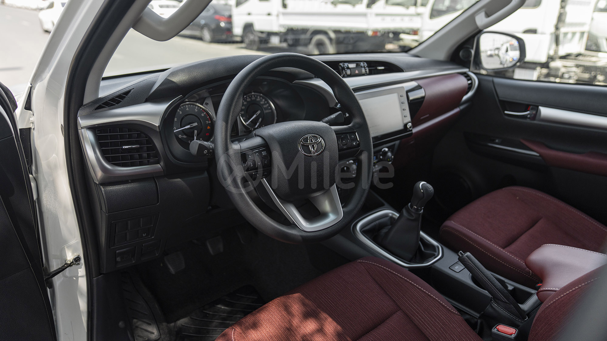 
(LHD) TOYOTA HILUX DC 2.7P MT 4X4 P.WINDOW MY2025 – WHITE full									