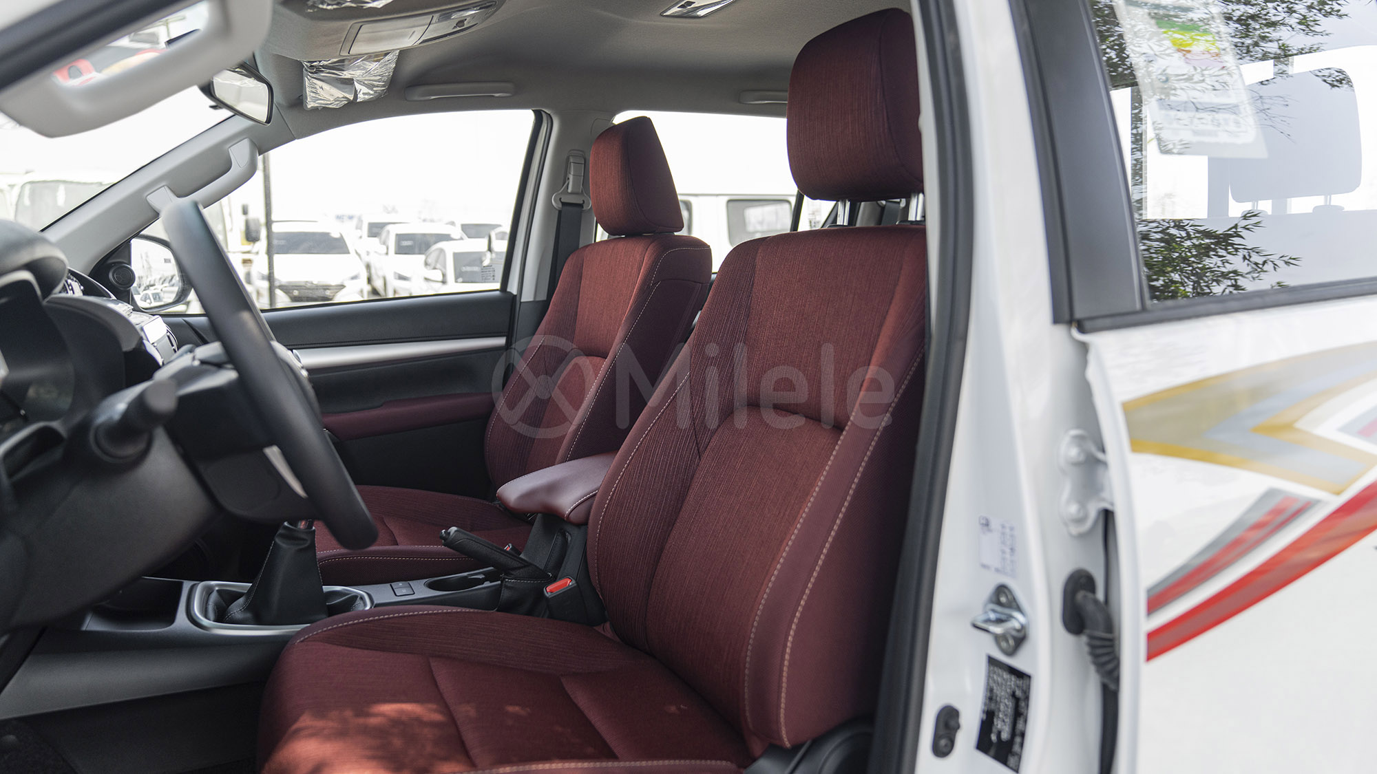 
(LHD) TOYOTA HILUX DC 2.7P MT 4X4 P.WINDOW MY2025 – WHITE full									