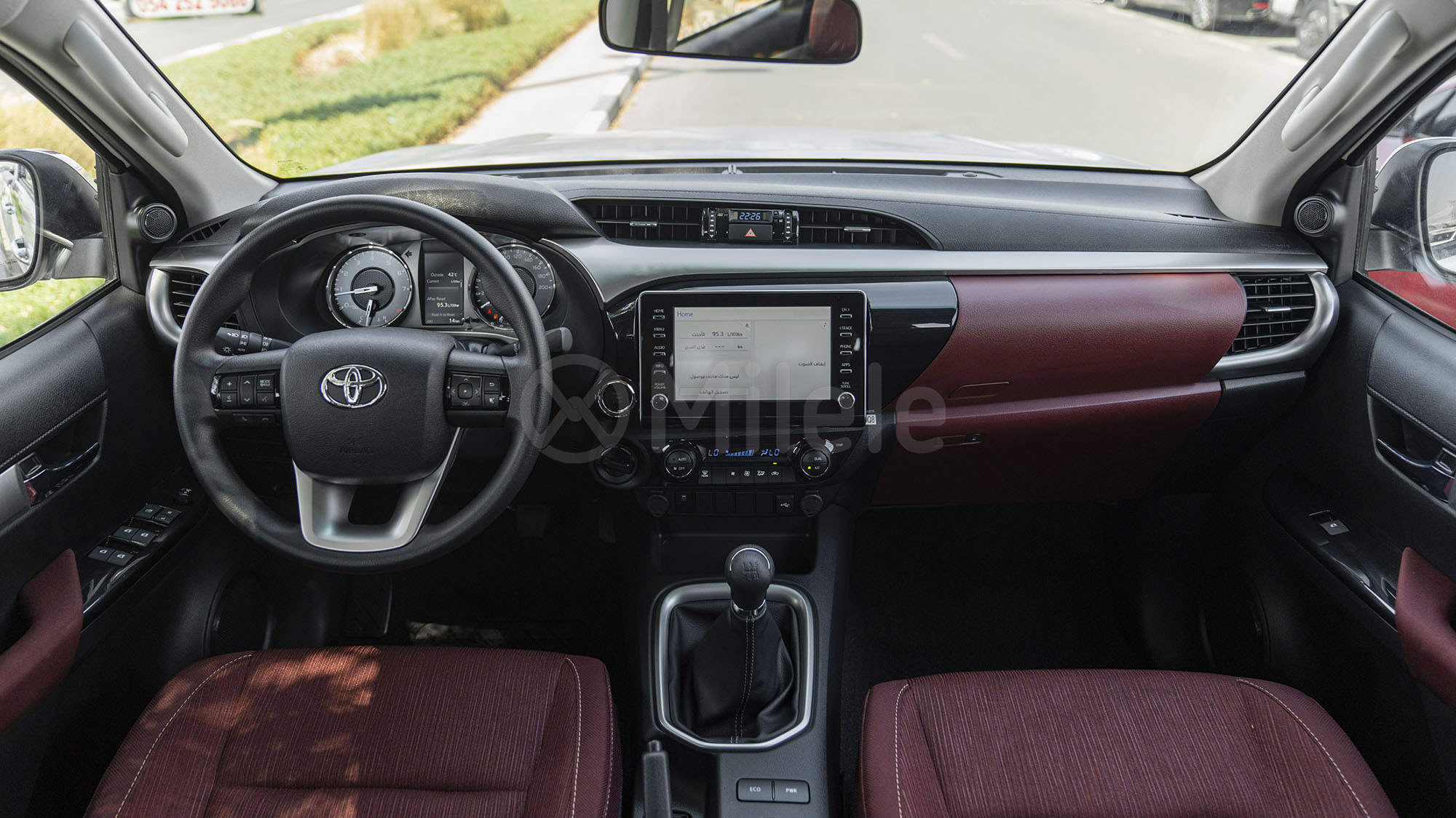 
(LHD) TOYOTA HILUX DC 2.7P MT 4X4 P.WINDOW MY2025 – WHITE full									