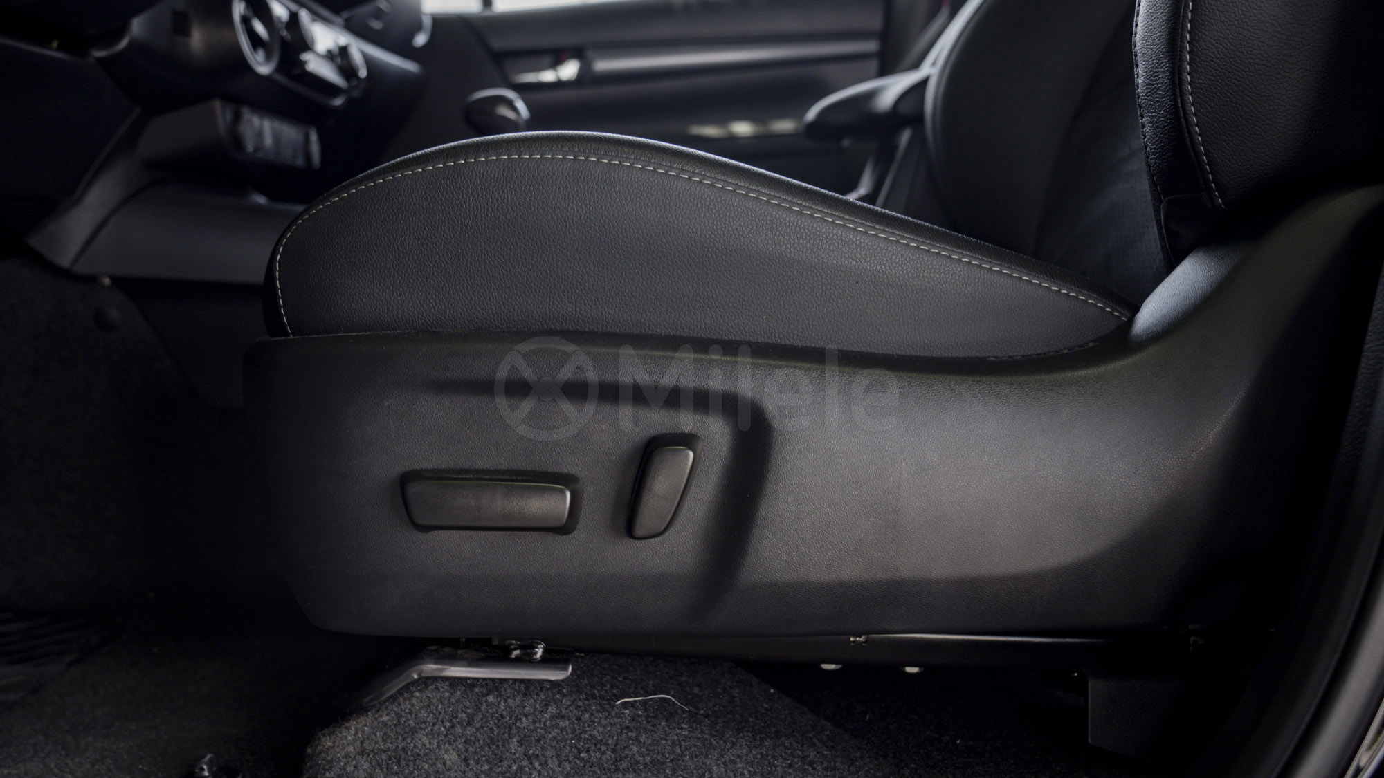
								(LHD) TOYOTA HILUX DC GR SPORT 2.8D AT 4X4 MY2025 – BLACK full									
