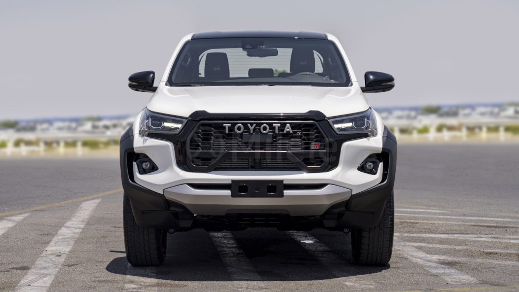 (LHD) TOYOTA HILUX DC GR SPORT 2.8D AT 4X4 MY2025 – WHITE