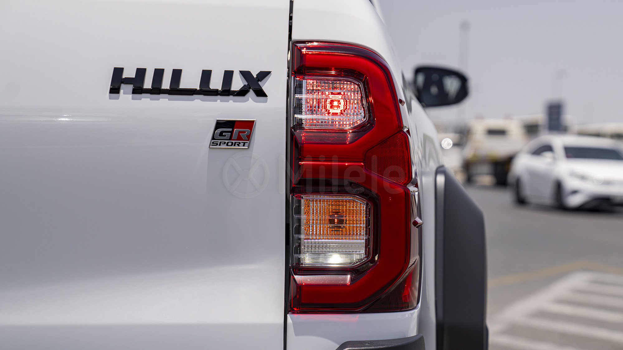 
(LHD) TOYOTA HILUX DC GR SPORT 2.8D AT 4X4 MY2025 – WHITE full									