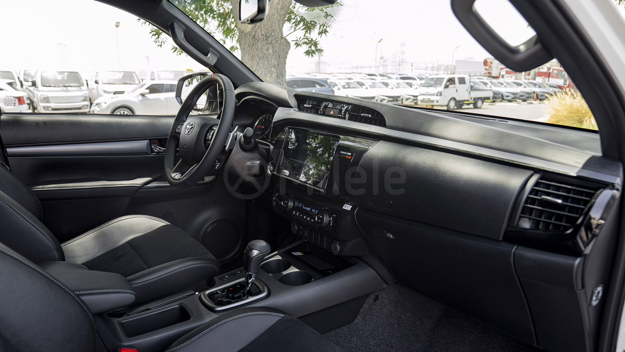 
(LHD) TOYOTA HILUX DC GR SPORT 2.8D AT 4X4 MY2025 – WHITE full									