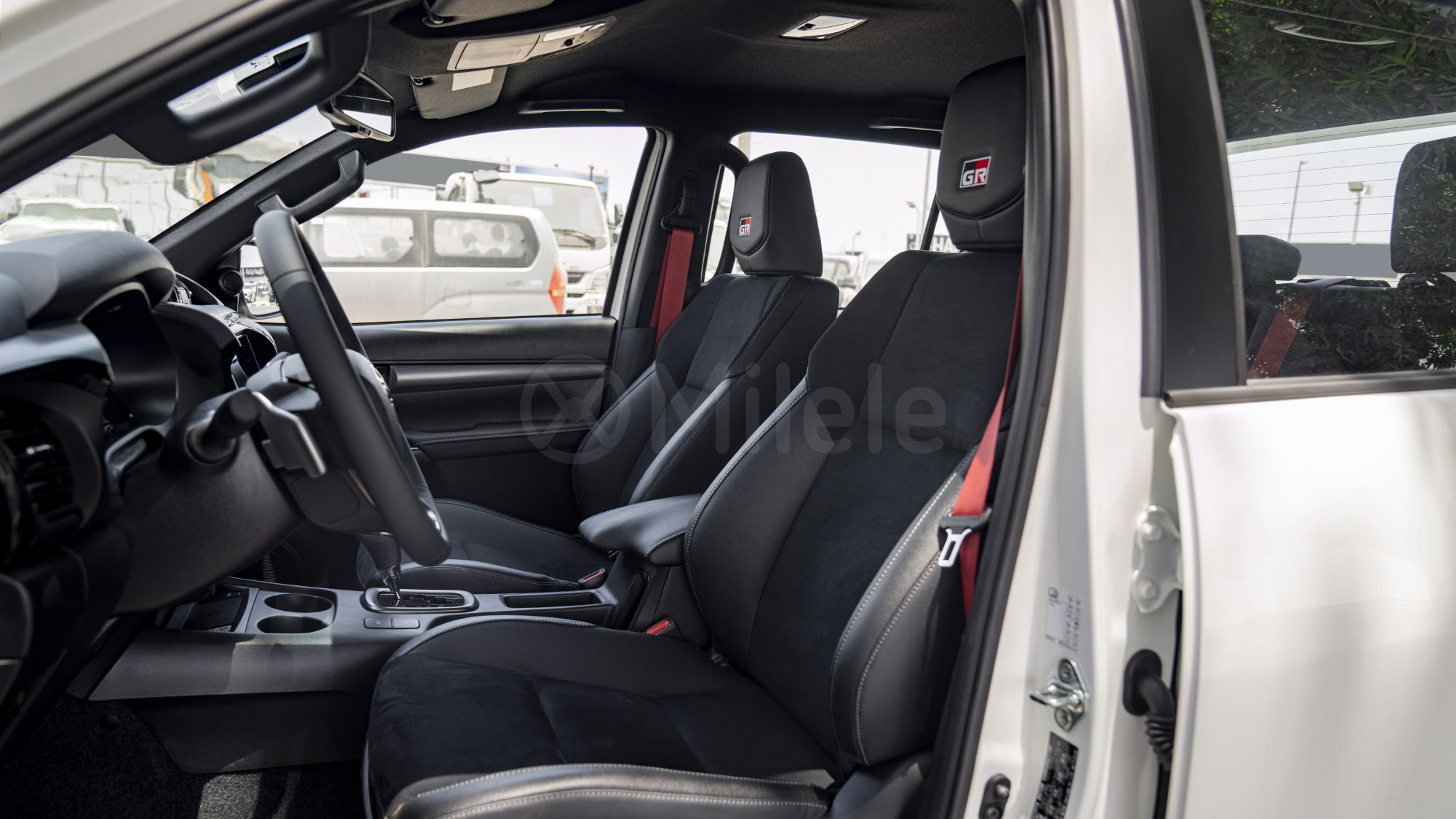 
(LHD) TOYOTA HILUX DC GR SPORT 2.8D AT 4X4 MY2025 – WHITE full									