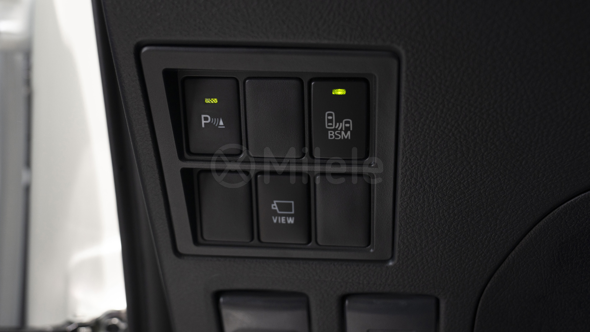 
(LHD) TOYOTA HILUX DC GR SPORT 2.8D AT 4X4 MY2025 – WHITE full									