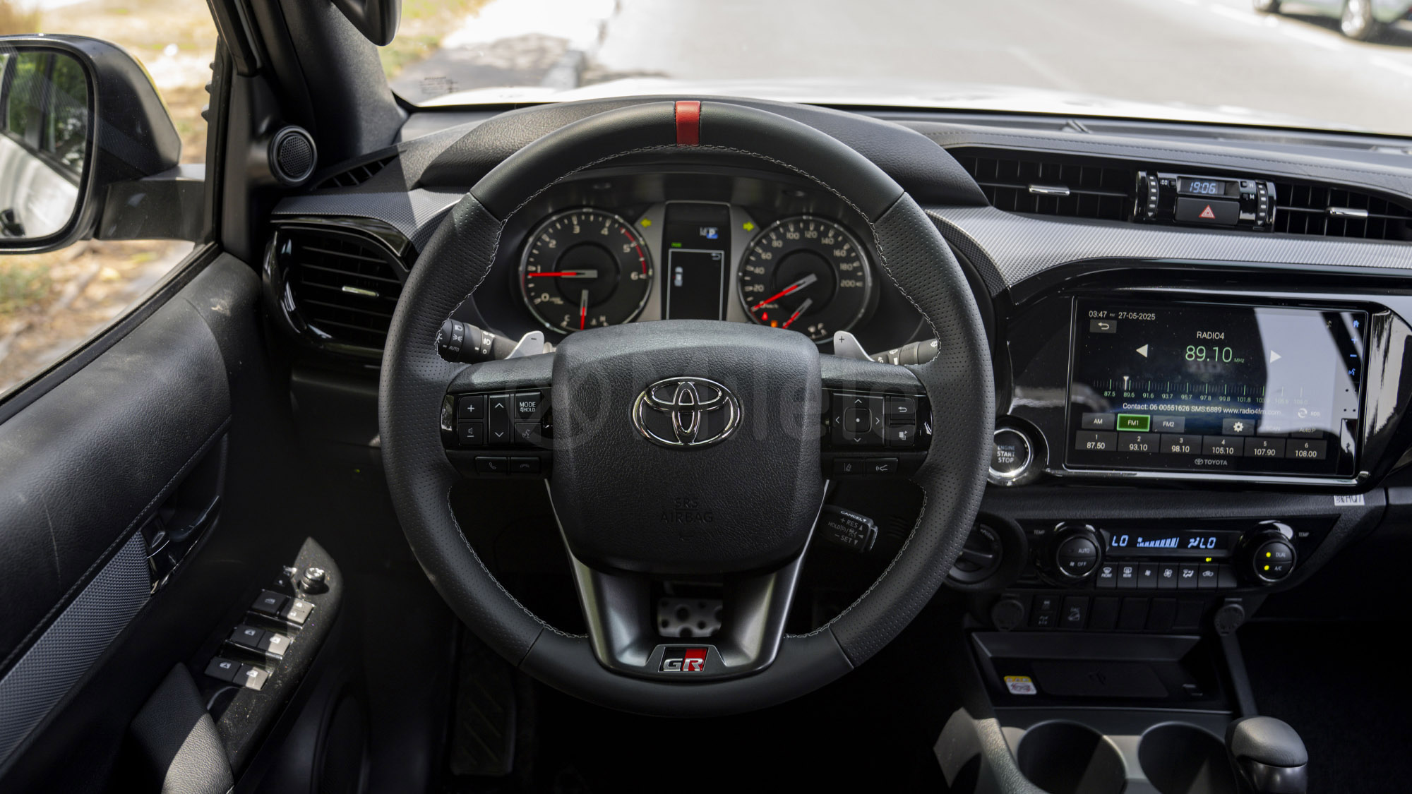 
(LHD) TOYOTA HILUX DC GR SPORT 2.8D AT 4X4 MY2025 – WHITE full									