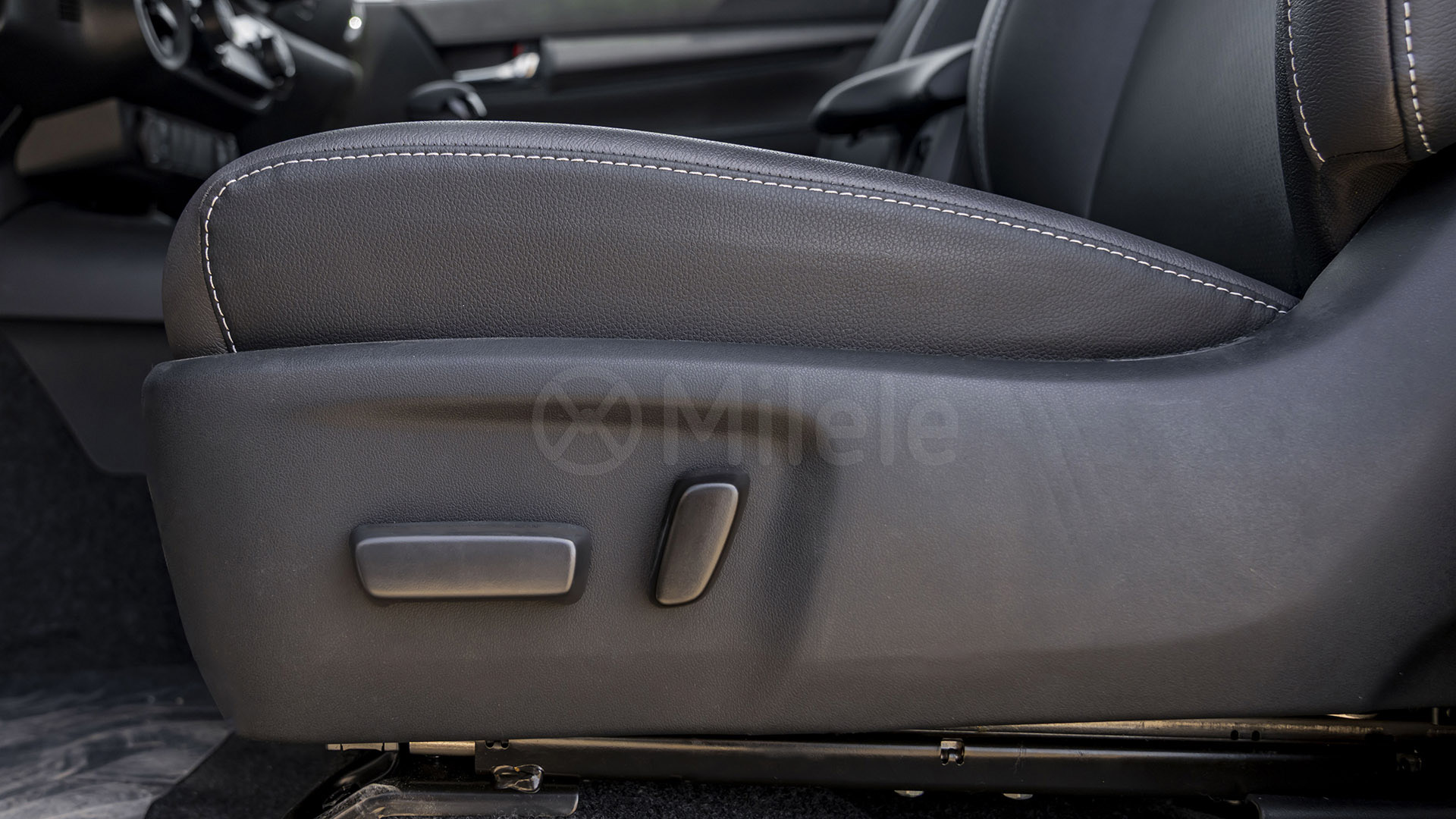 
(LHD) TOYOTA HILUX DC ADVENTURE 2.8D AT 4X4 MY2026 – GREY full									