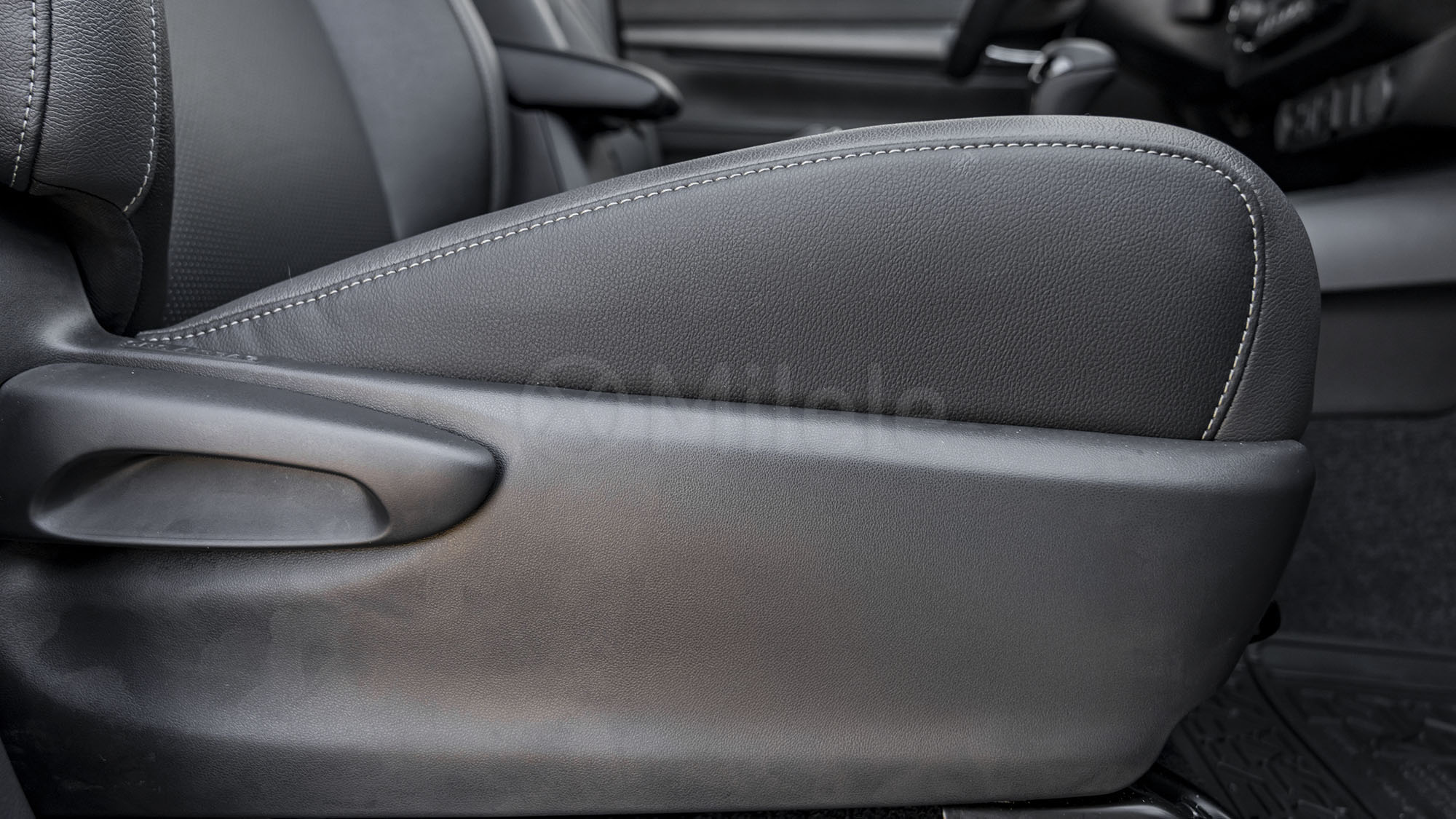 
								(LHD) TOYOTA HILUX DC ADVENTURE DIESEL 2.8M HEV AT 4WD MY2026 – GREY full									