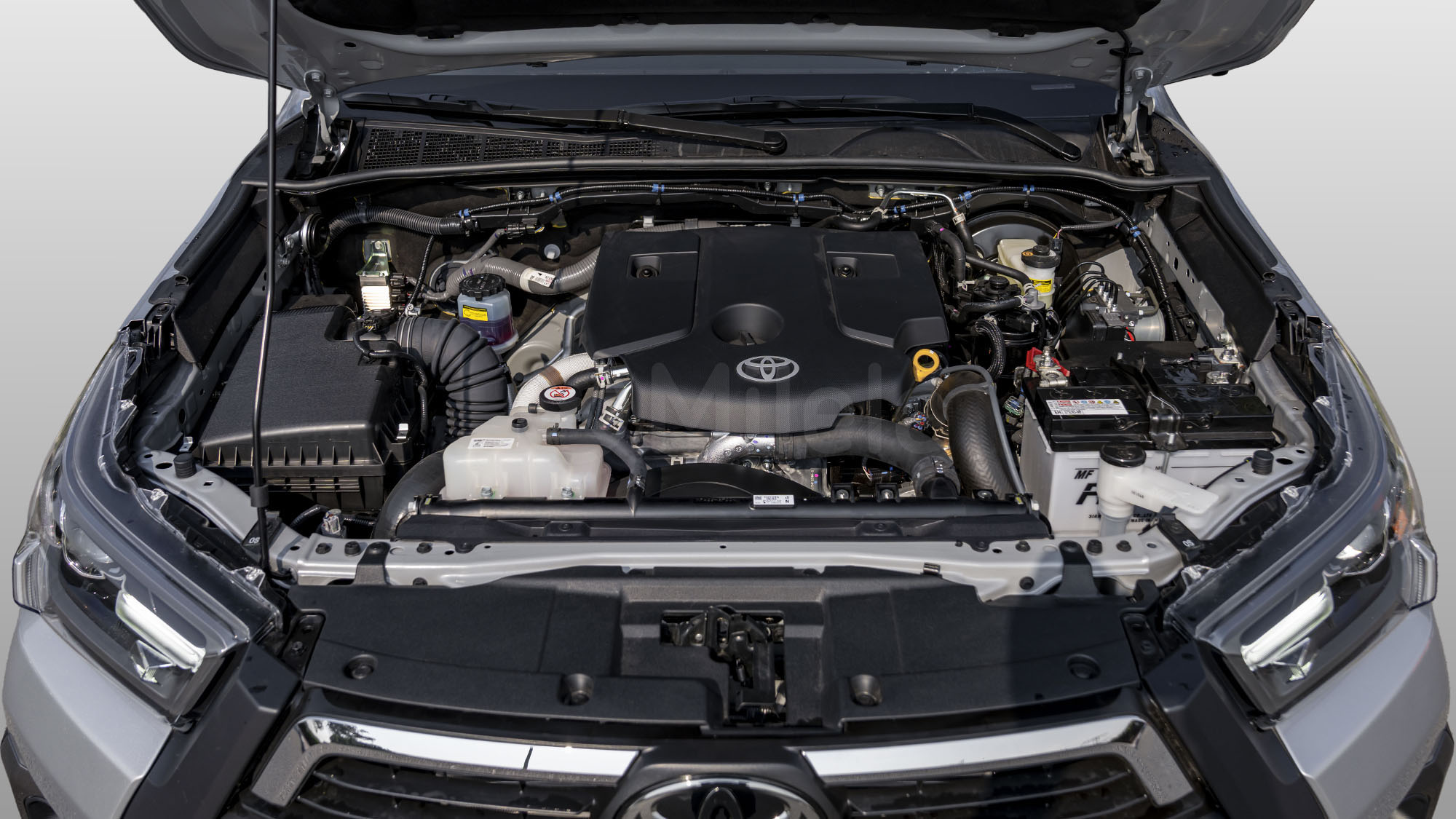 
								(LHD) TOYOTA HILUX DC ADVENTURE DIESEL 2.8M HEV AT 4WD MY2026 – SILVER full									