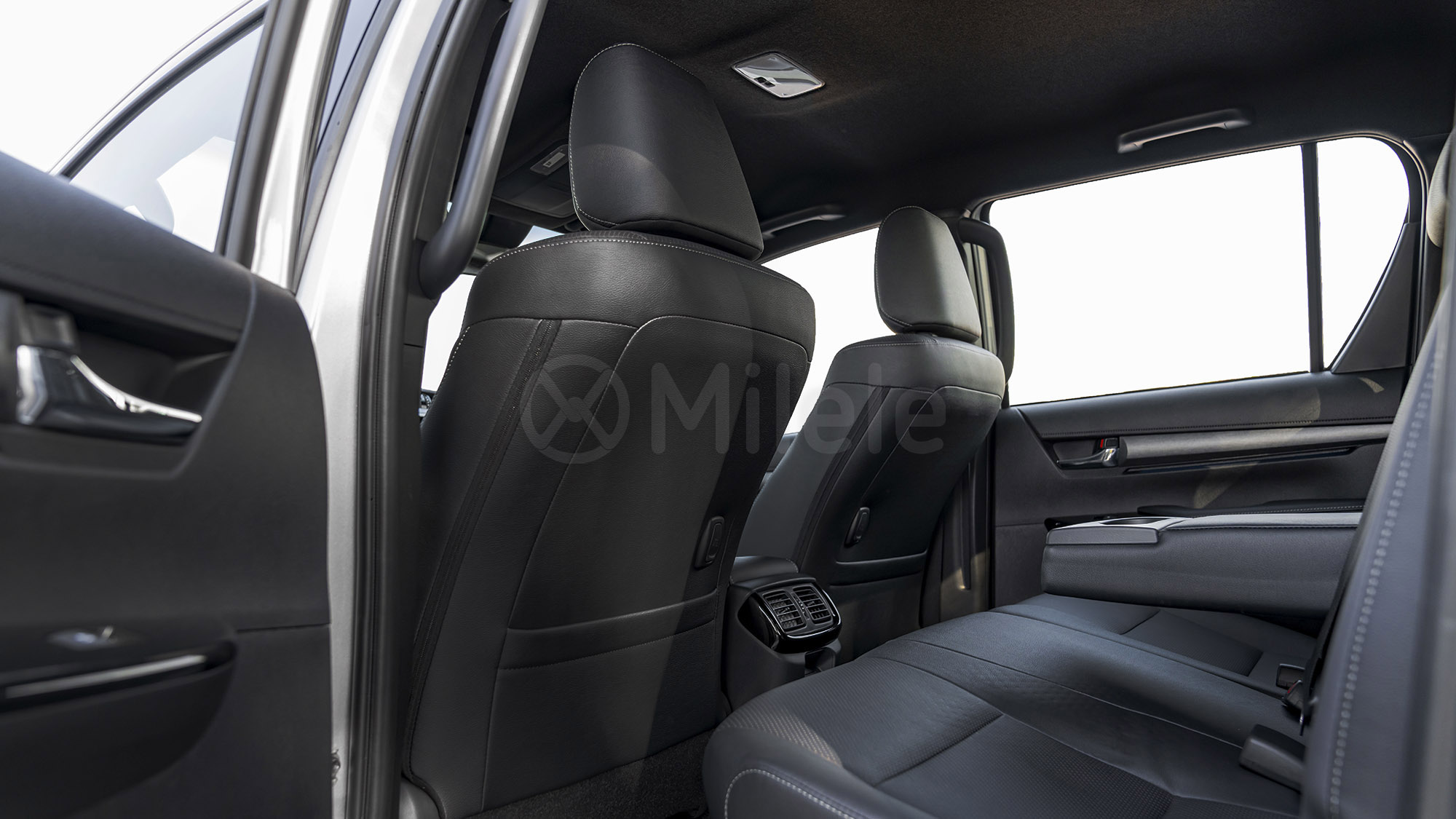 
								(LHD) TOYOTA HILUX DC ADVENTURE DIESEL 2.8M HEV AT 4WD MY2026 – SILVER full									