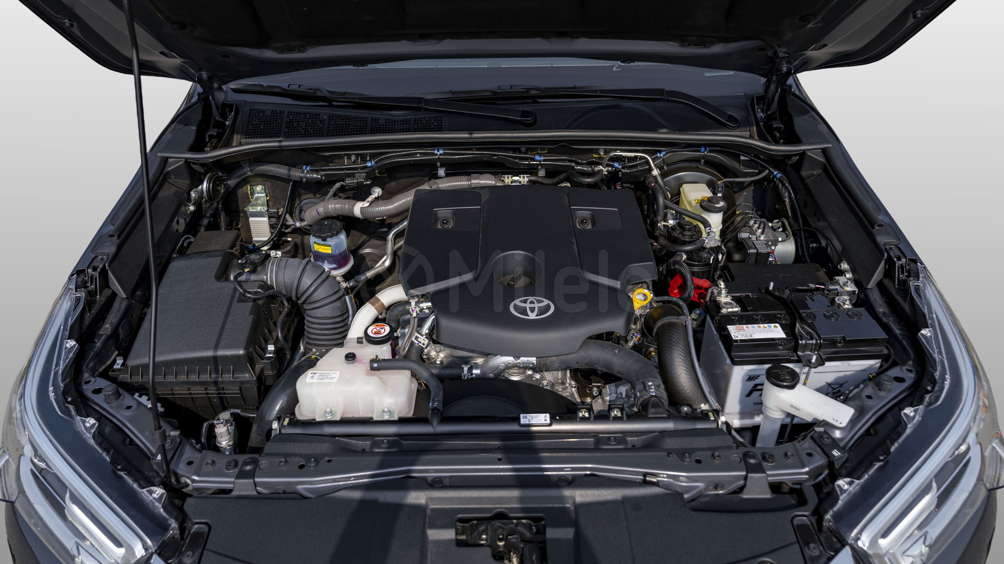
								(LHD) TOYOTA HILUX DC DIESEL 2.8M HEV AT 4WD MY2026 – GREY full									