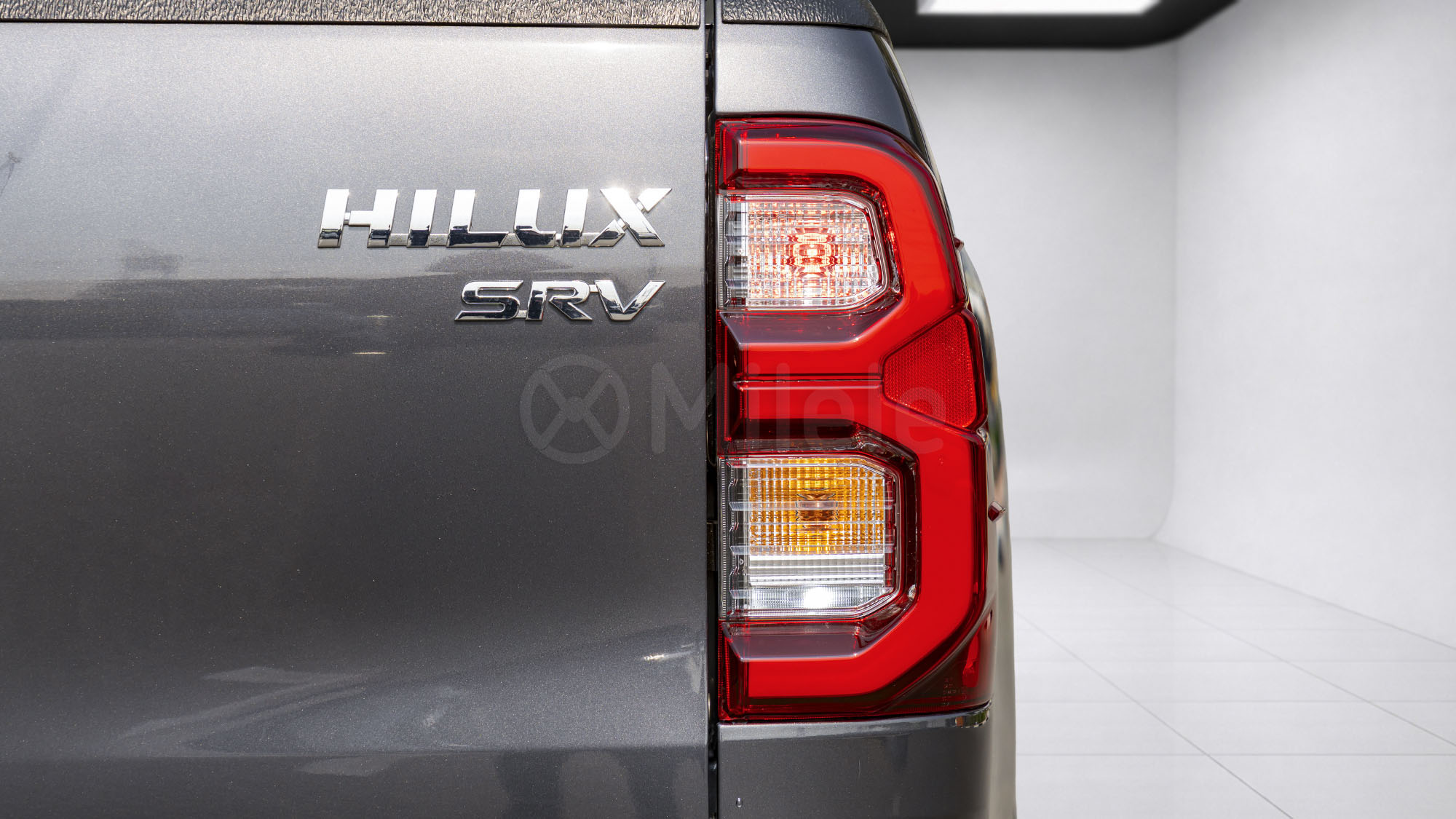 
								(LHD) TOYOTA HILUX DC DIESEL 2.8M HEV AT 4WD MY2026 – GREY full									