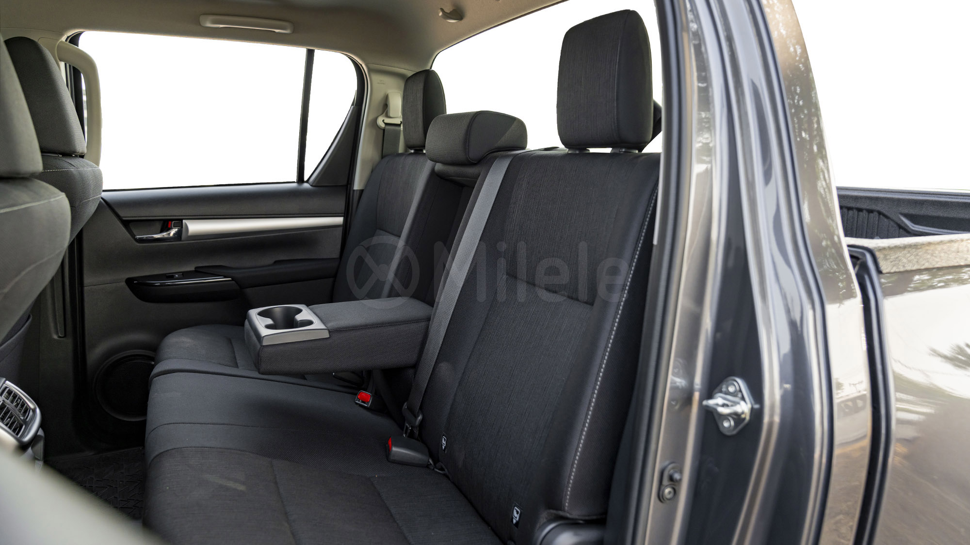
								(LHD) TOYOTA HILUX DC DIESEL 2.8M HEV AT 4WD MY2026 – GREY full									