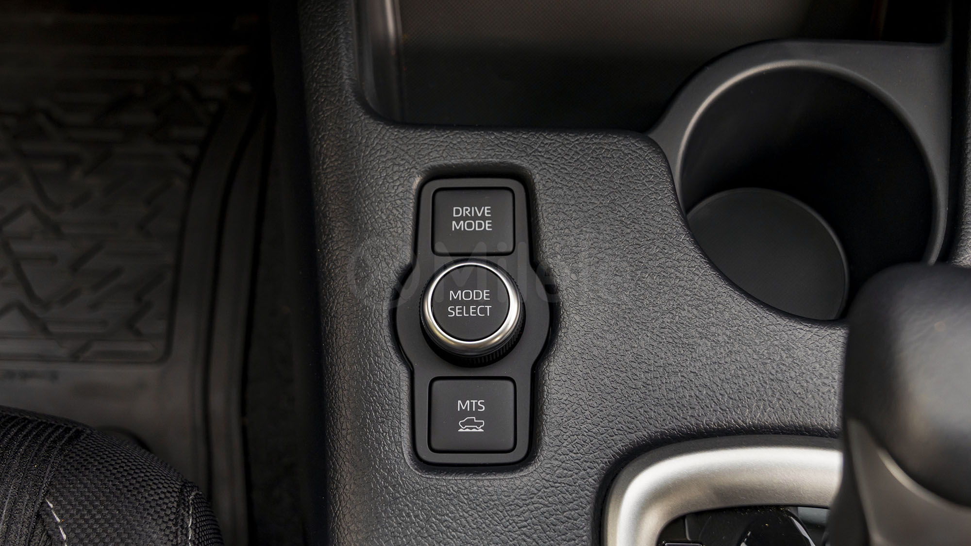 
								(LHD) TOYOTA HILUX DC DIESEL 2.8M HEV AT 4WD MY2026 – GREY full									