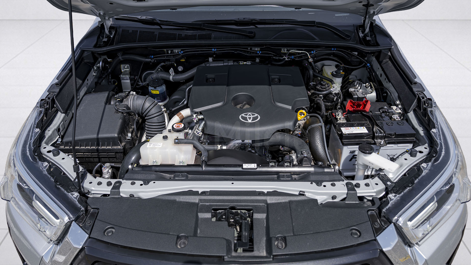 
								(LHD) TOYOTA HILUX DC DIESEL 2.8M HEV AT 4WD MY2026 – SILVER full									