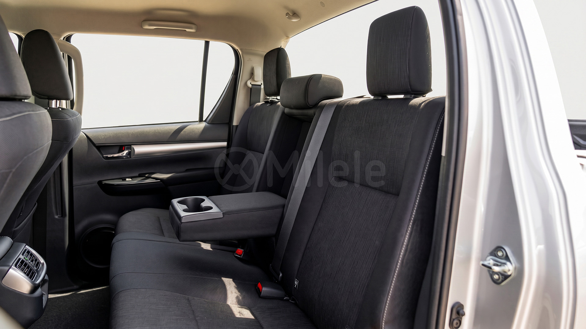 
								(LHD) TOYOTA HILUX DC DIESEL 2.8M HEV AT 4WD MY2026 – SILVER full									