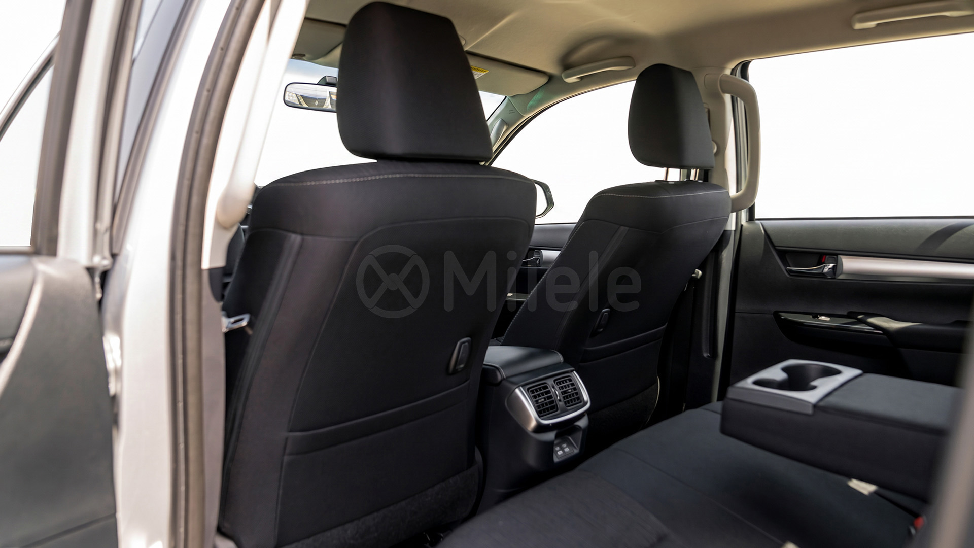 
								(LHD) TOYOTA HILUX DC DIESEL 2.8M HEV AT 4WD MY2026 – SILVER full									