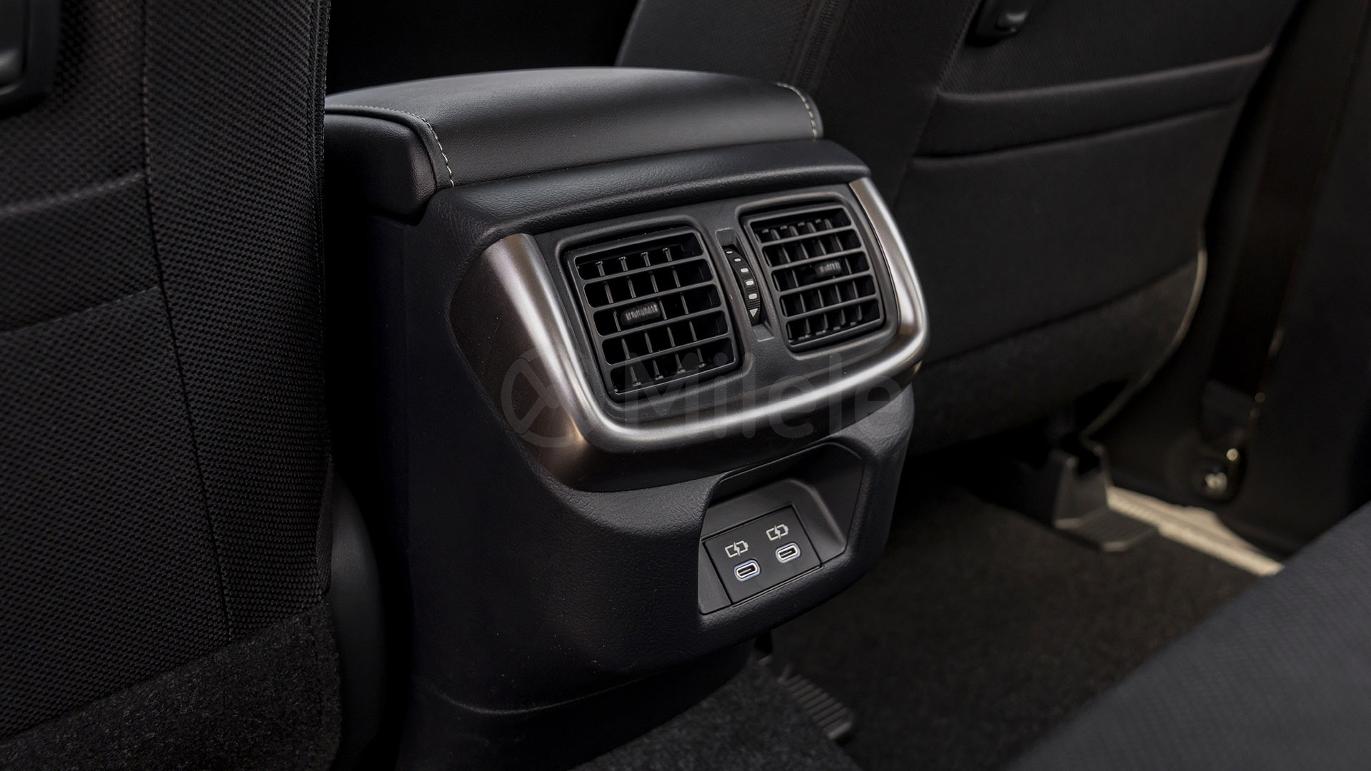 
								(LHD) TOYOTA HILUX DC DIESEL 2.8M HEV AT 4WD MY2026 – SILVER full									