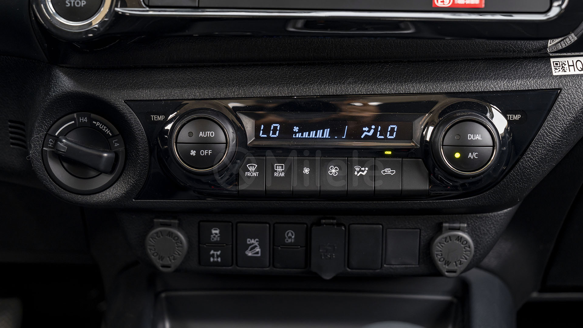 
								(LHD) TOYOTA HILUX DC DIESEL 2.8M HEV AT 4WD MY2026 – SILVER full									