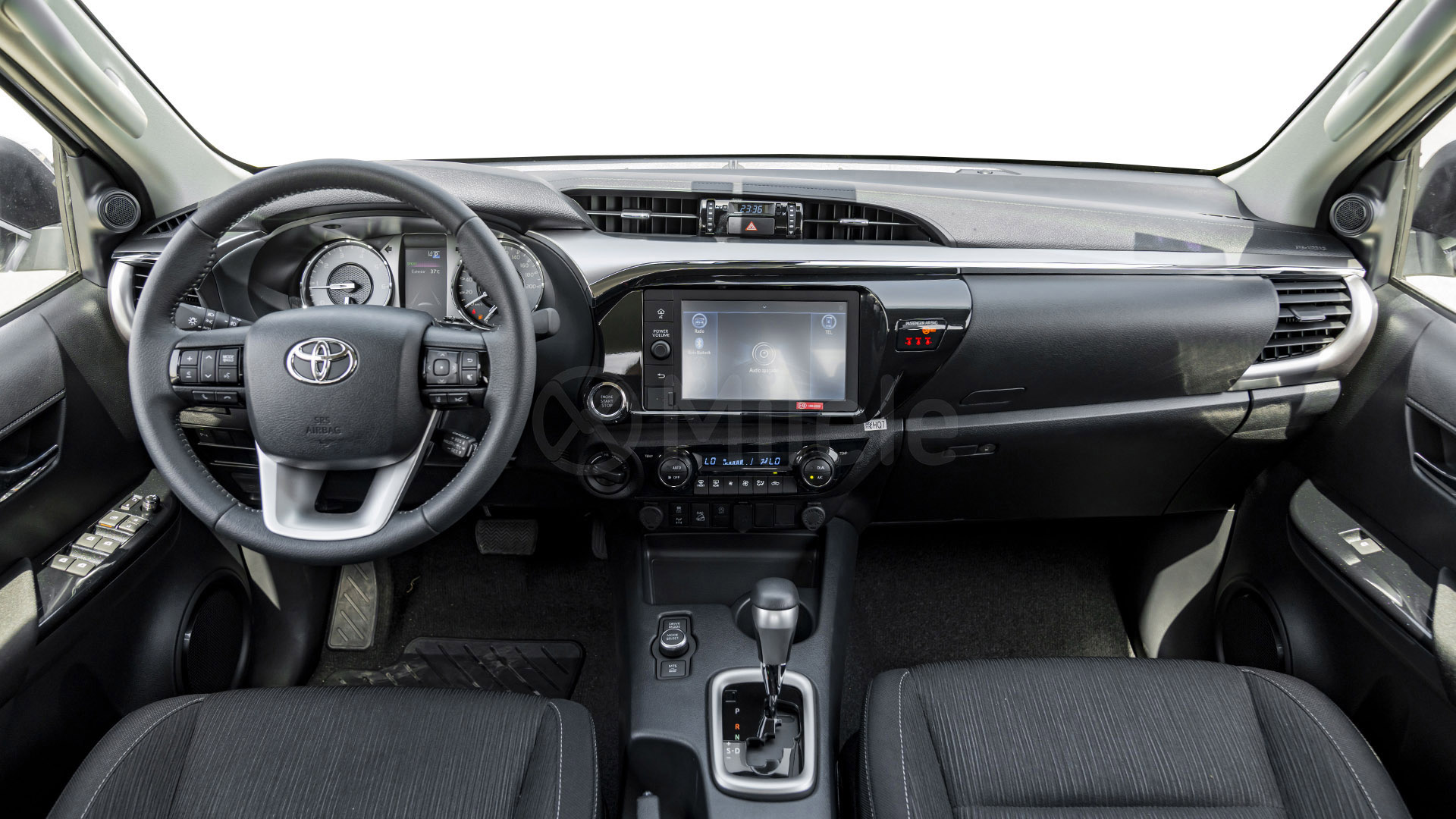 
								(LHD) TOYOTA HILUX DC DIESEL 2.8M HEV AT 4WD MY2026 – SILVER full									