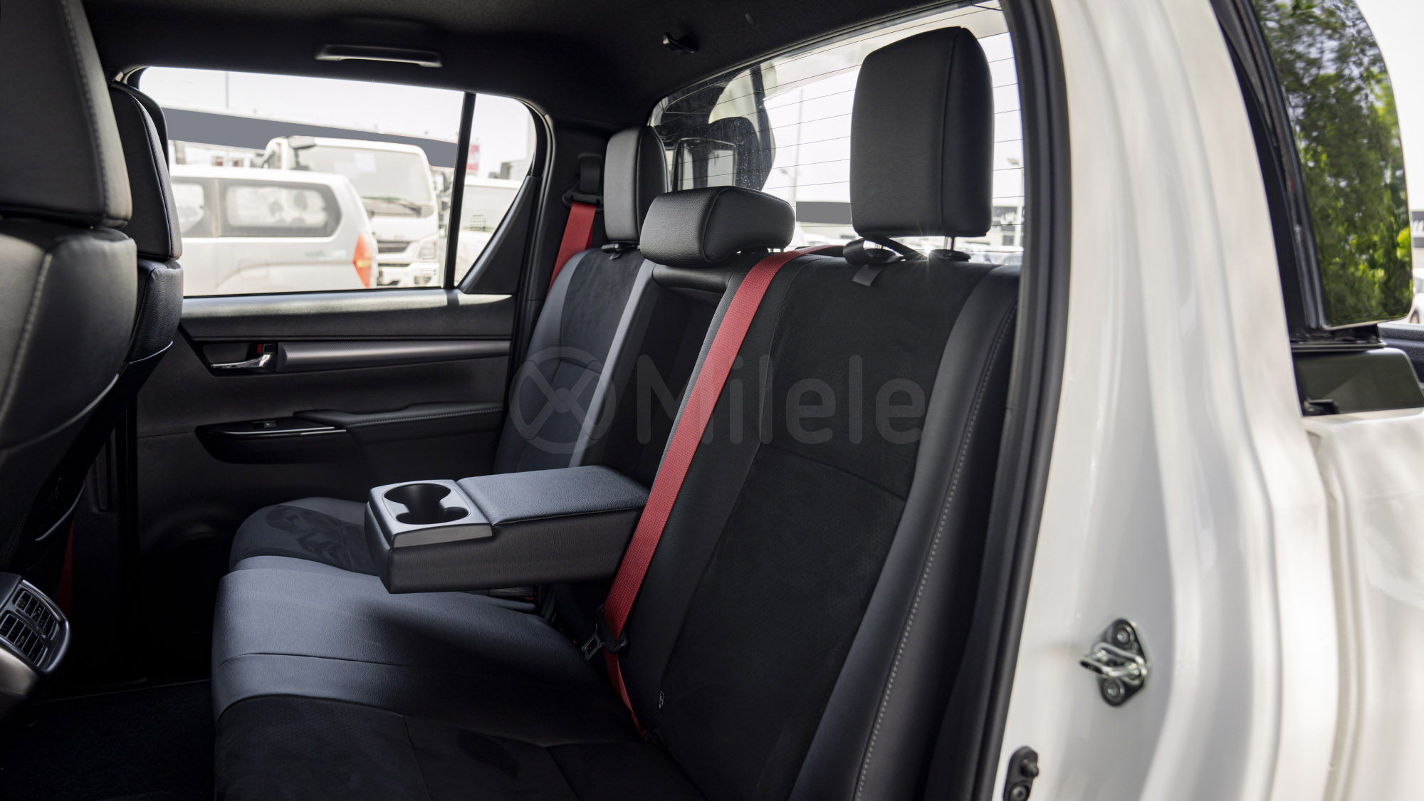 
								(LHD) TOYOTA HILUX DC GR SPORT 4.0P AT 4X4 MY2025 – WHITE full									