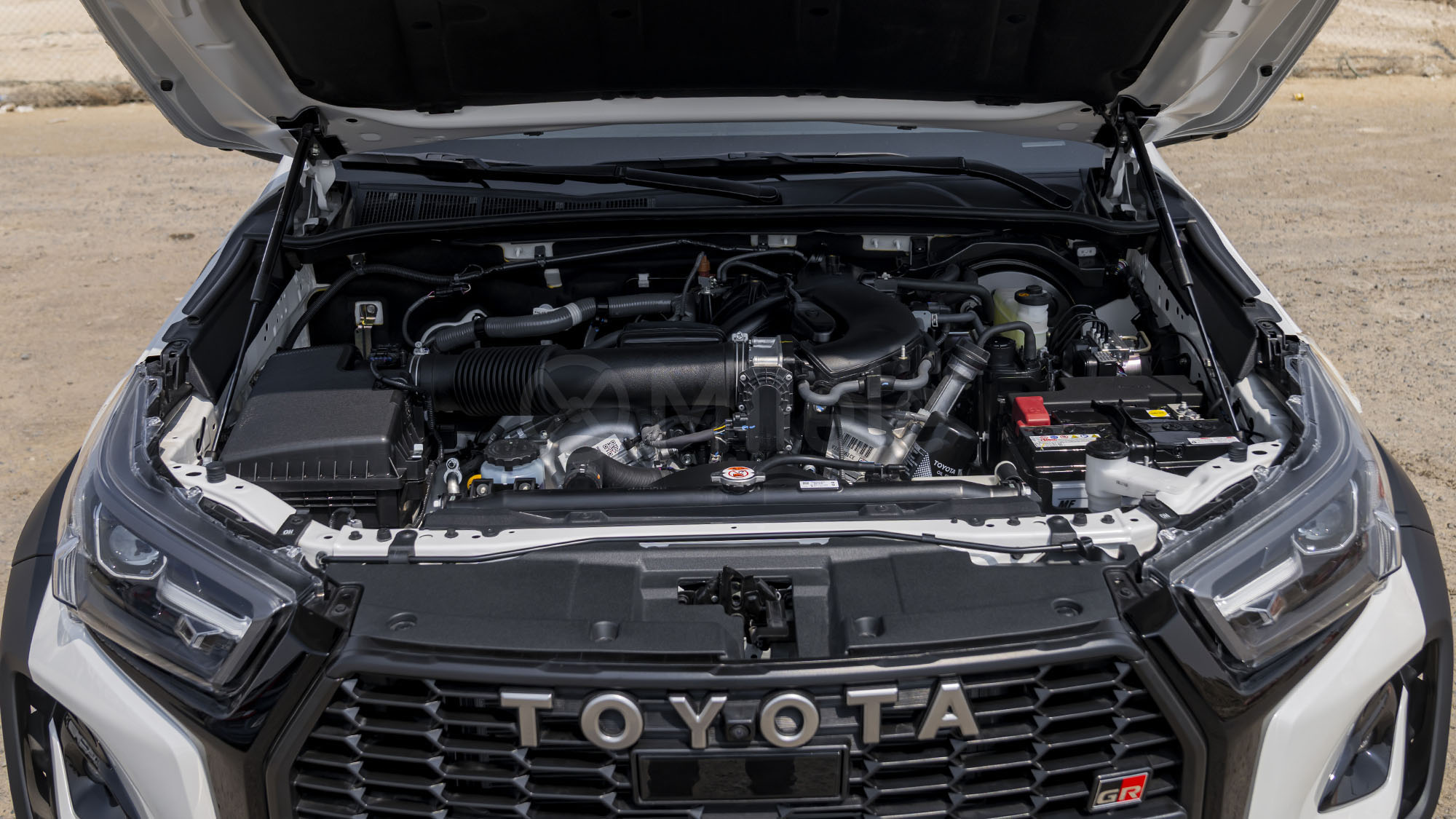 
								(LHD) TOYOTA HILUX DC GR SPORT 4.0P AT 4X4 MY2025 – WHITE full									