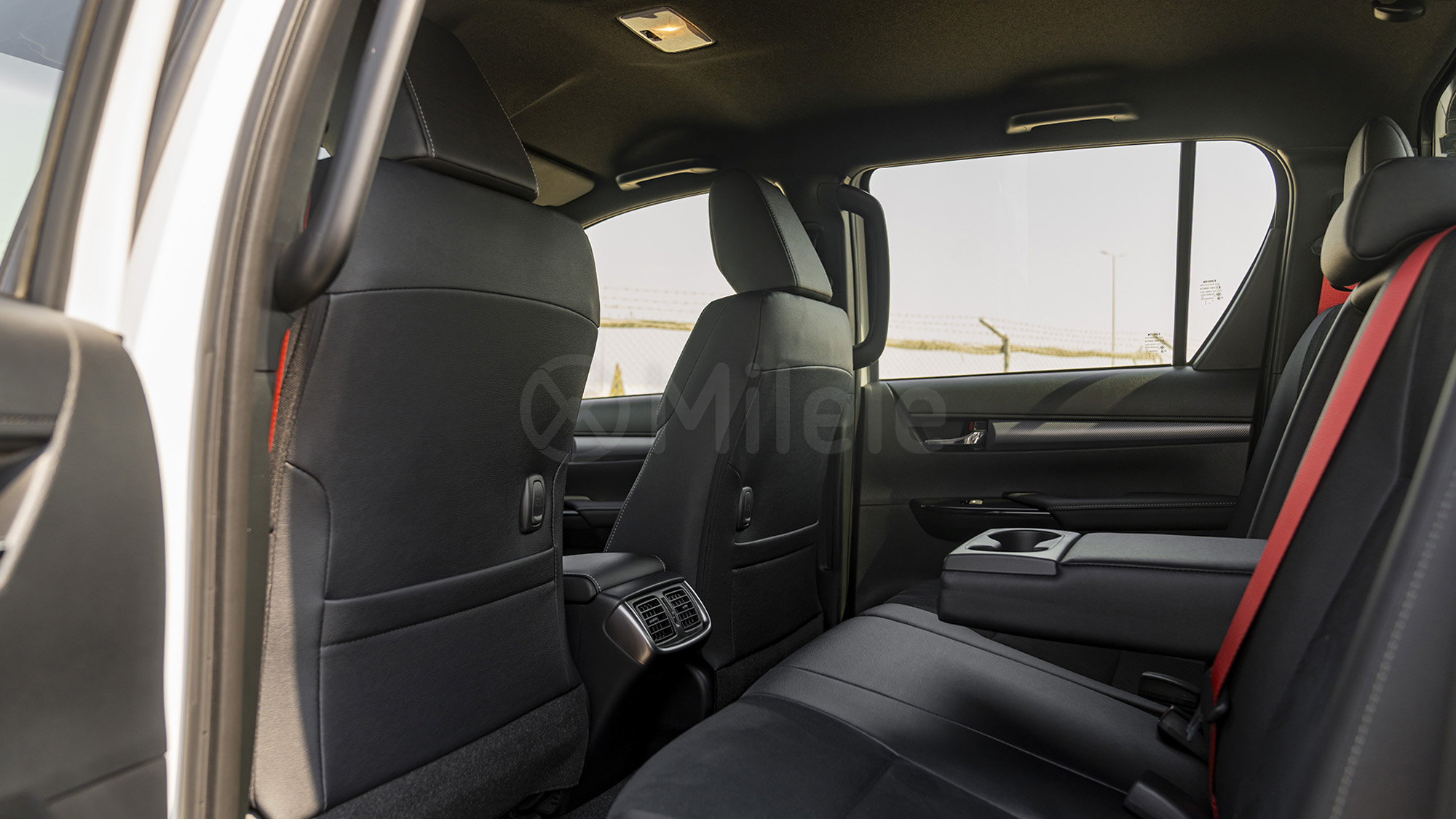 
								(LHD) TOYOTA HILUX DC GR SPORT 4.0P AT 4X4 MY2025 – WHITE full									