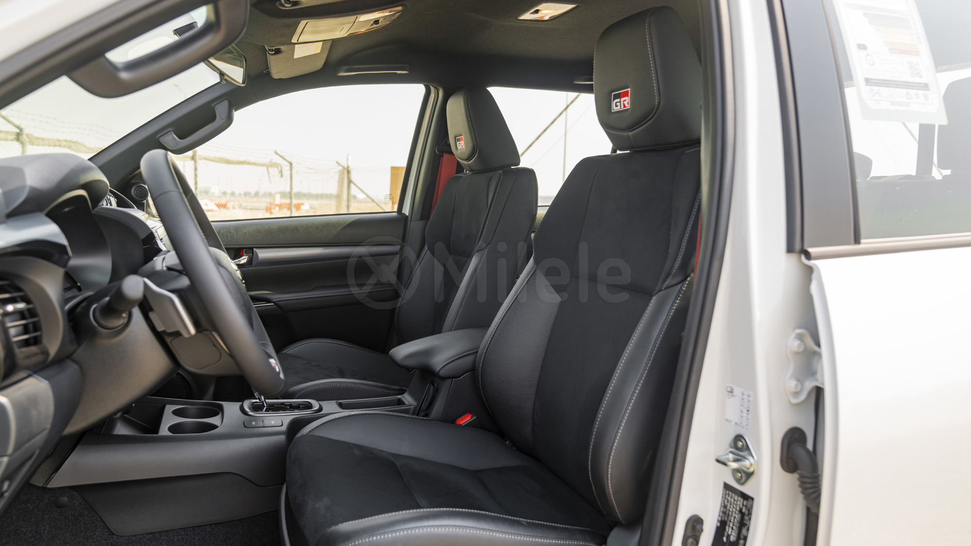 
								(LHD) TOYOTA HILUX DC GR SPORT 4.0P AT 4X4 MY2025 – WHITE full									