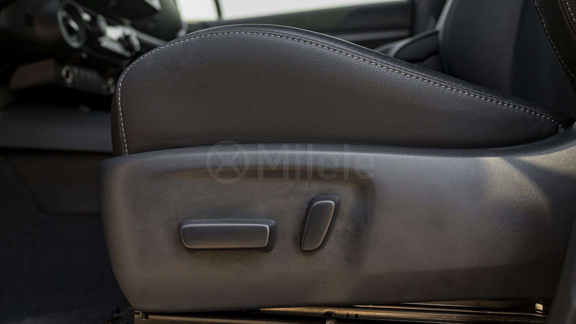 
								(LHD) TOYOTA HILUX DC GR SPORT 4.0P AT 4X4 MY2025 – WHITE full									