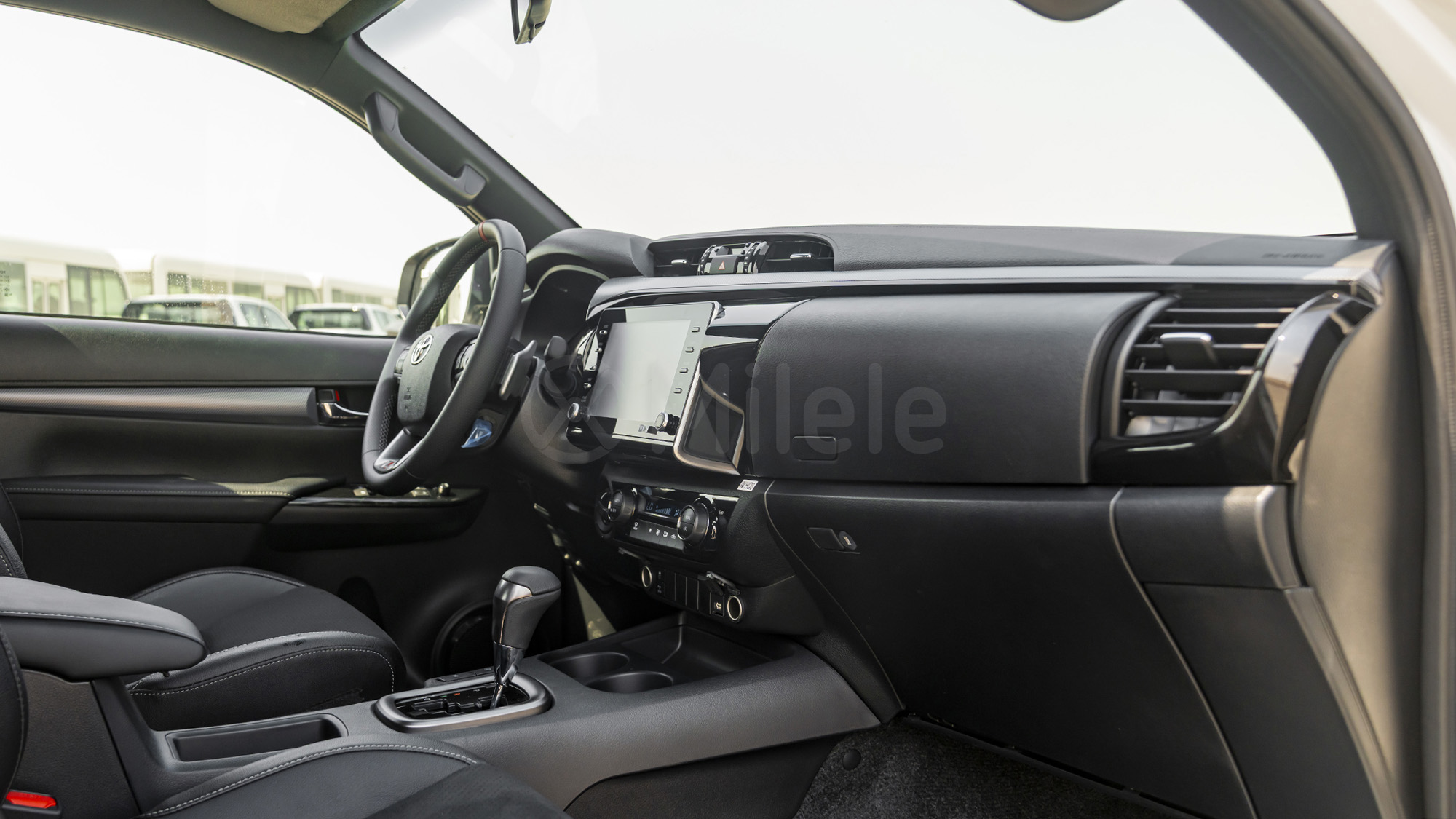 
								(LHD) TOYOTA HILUX DC GR SPORT 4.0P AT 4X4 MY2025 – WHITE full									