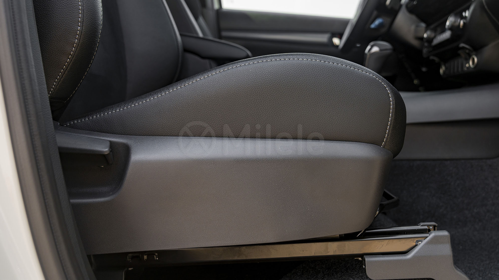 
								(LHD) TOYOTA HILUX DC GR SPORT 4.0P AT 4X4 MY2025 – WHITE full									