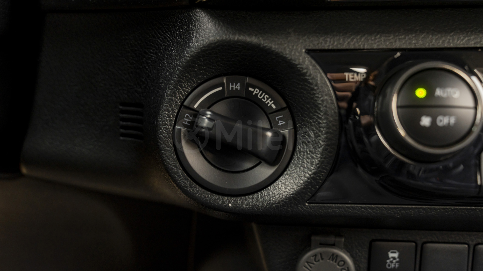 
								(LHD) TOYOTA HILUX DC GR SPORT 4.0P AT 4X4 MY2025 – WHITE full									