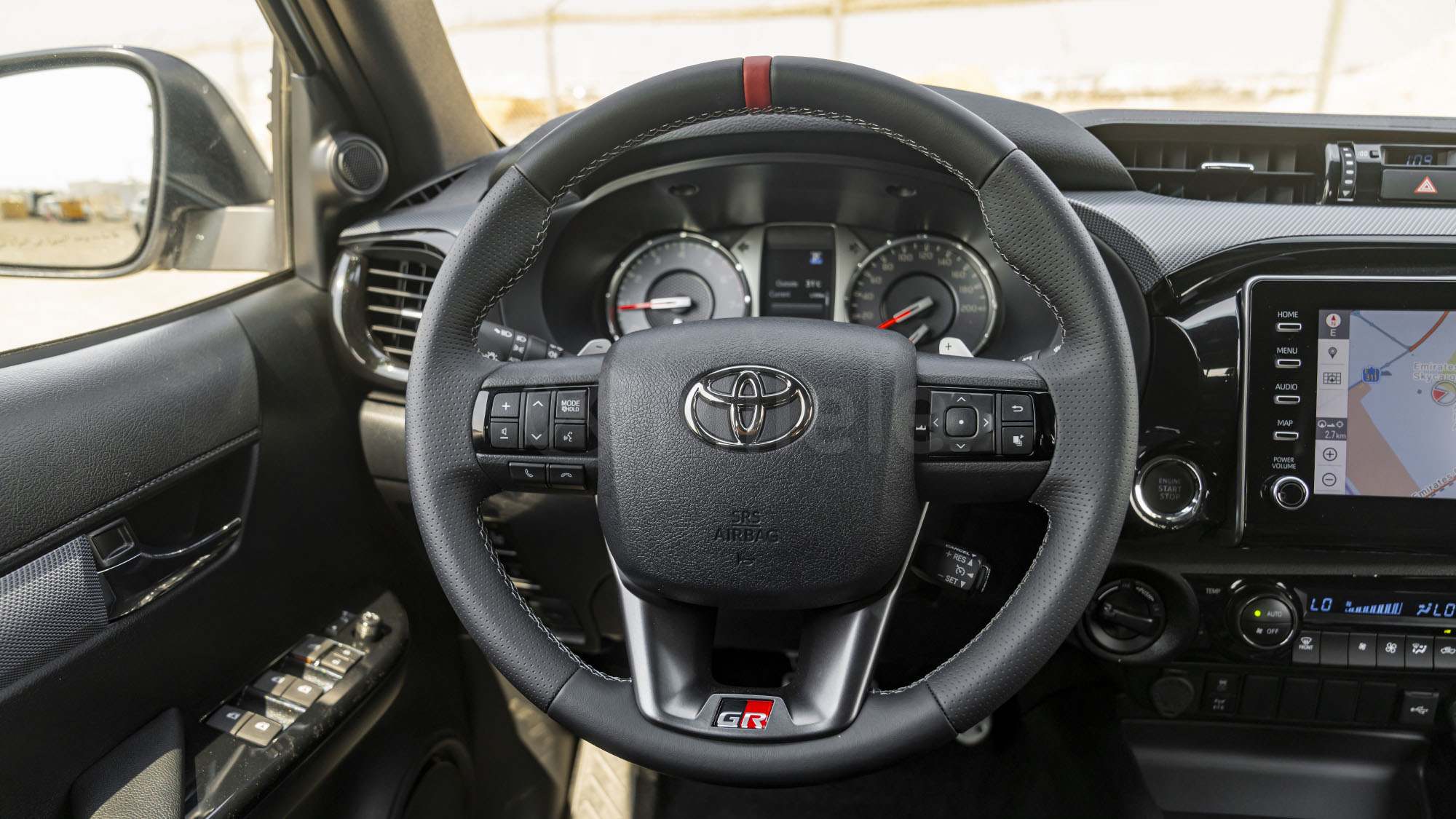 
								(LHD) TOYOTA HILUX DC GR SPORT 4.0P AT 4X4 MY2025 – WHITE full									