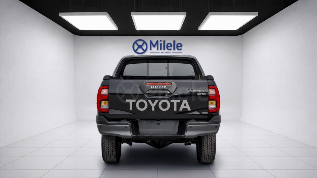 (LHD) TOYOTA HILUX DC ADVENTURE 4.0P AT 4X4 MY2026 – BLACK