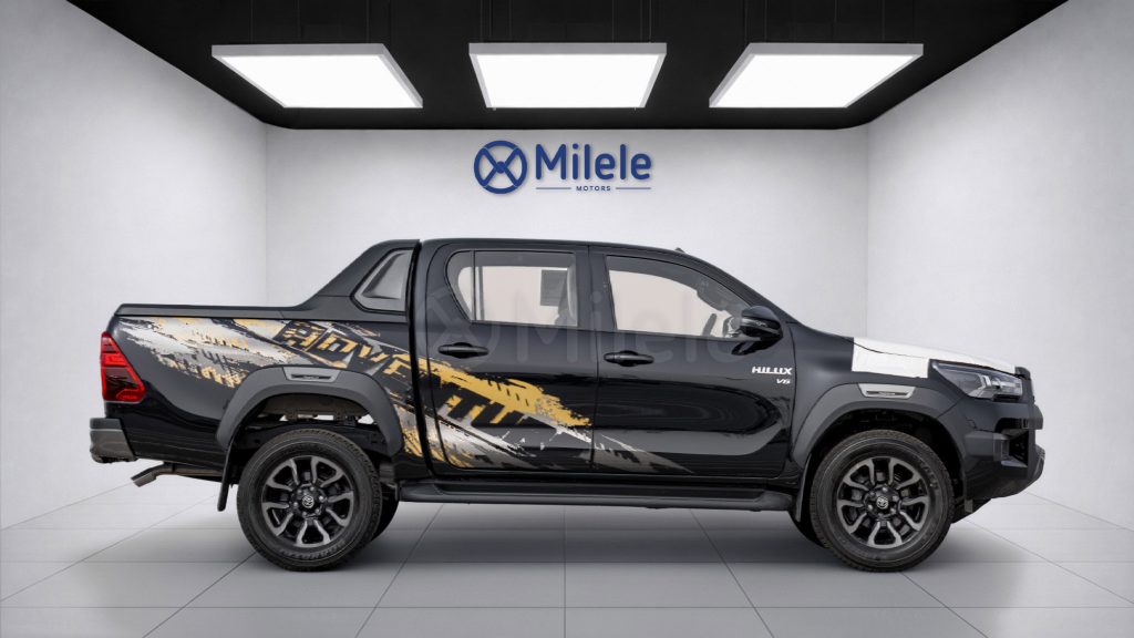(LHD) TOYOTA HILUX DC ADVENTURE 4.0P AT 4X4 MY2026 – BLACK