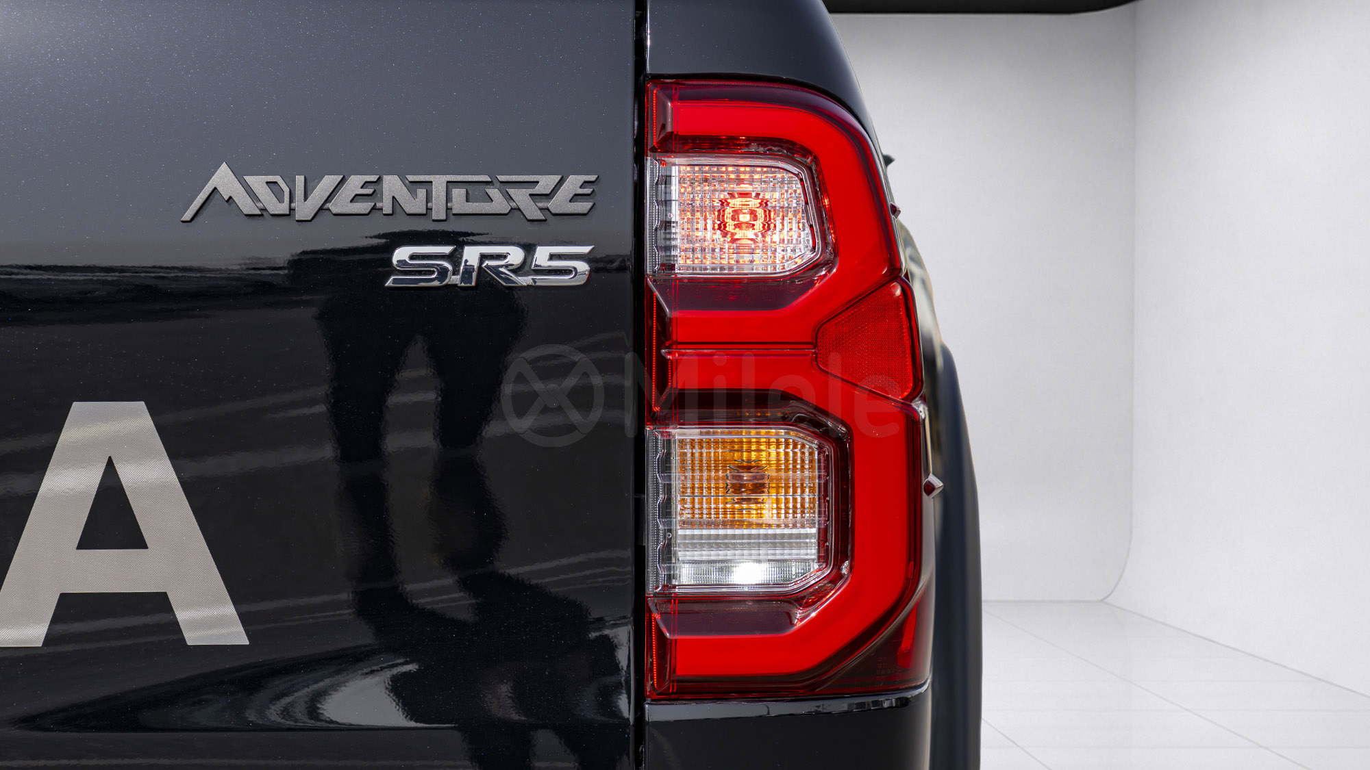 
								(LHD) TOYOTA HILUX DC ADVENTURE 4.0P AT 4X4 MY2026 – BLACK full									