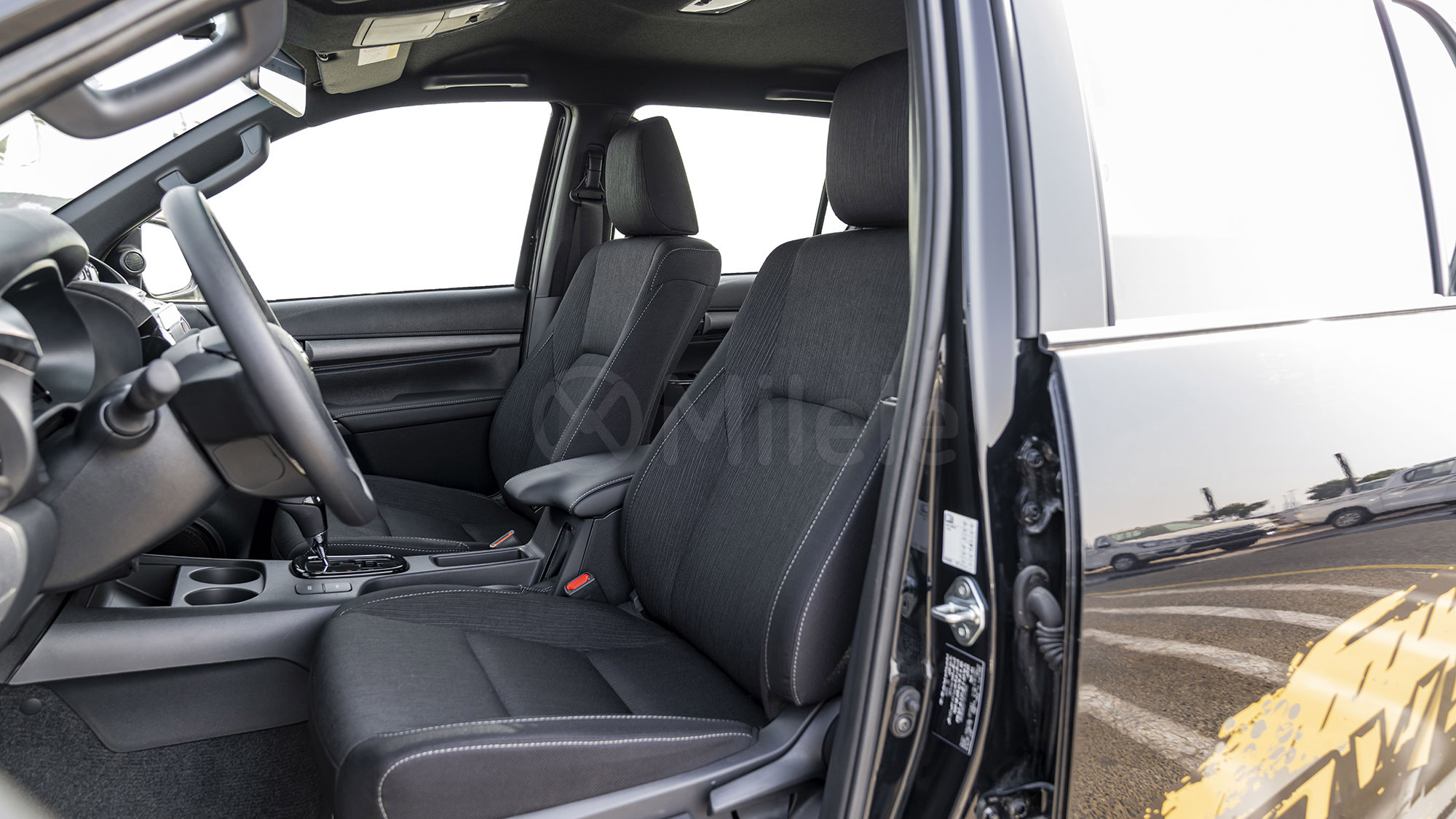 
								(LHD) TOYOTA HILUX DC ADVENTURE 4.0P AT 4X4 MY2026 – BLACK full									