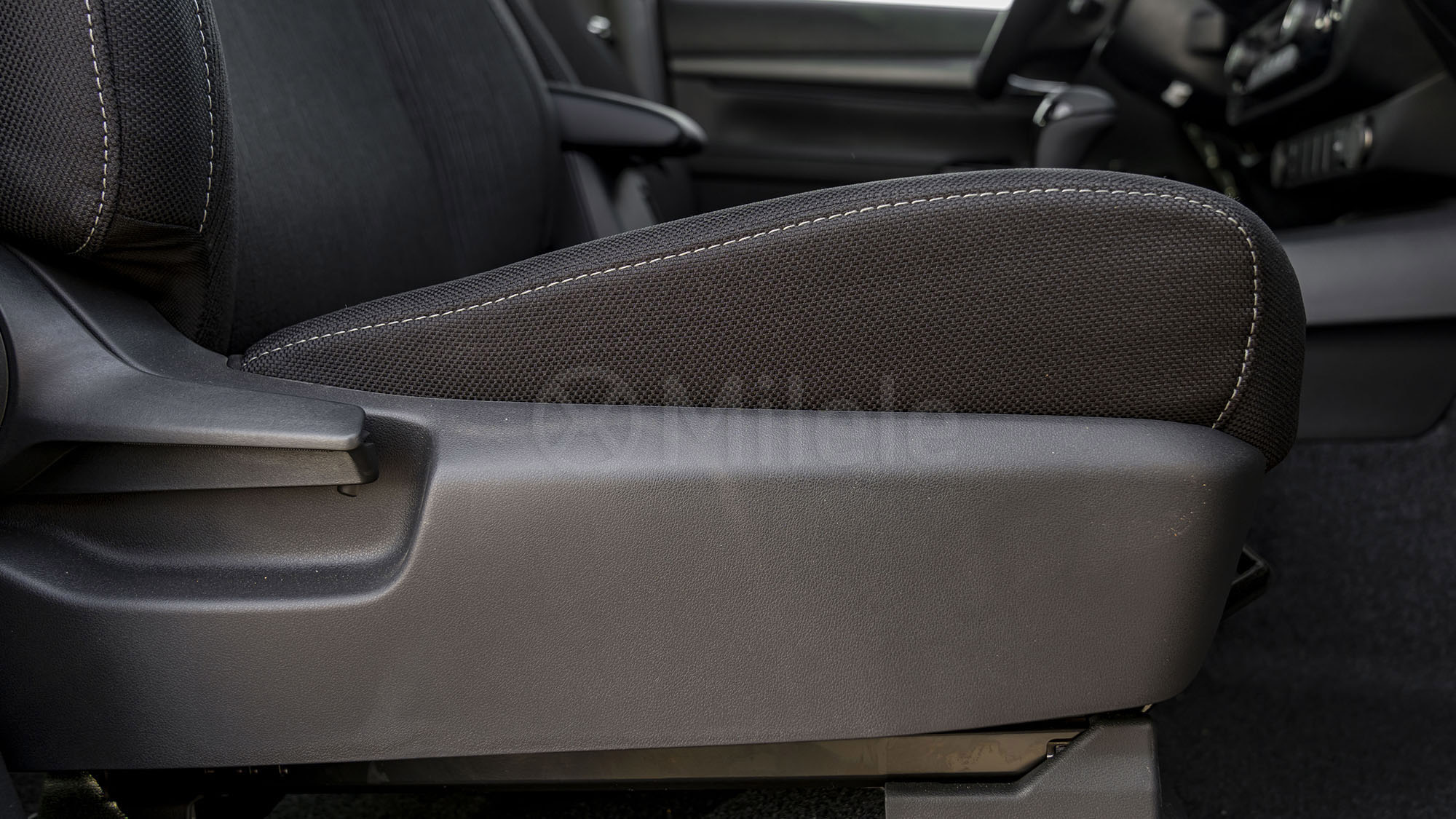 
								(LHD) TOYOTA HILUX DC ADVENTURE 4.0P AT 4X4 MY2026 – BLACK full									