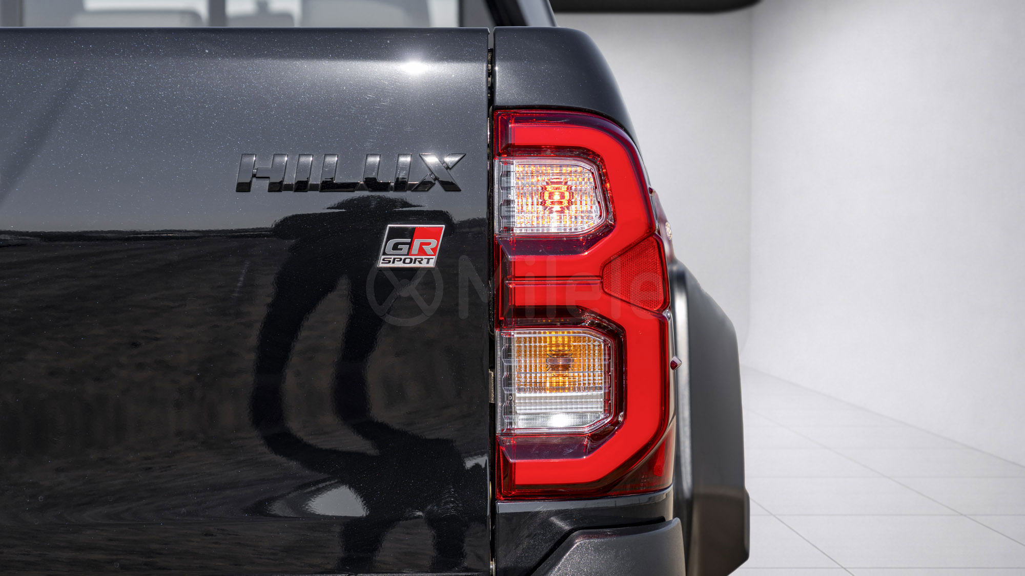 
								(LHD) HILUX GRS 4.0P AT full									