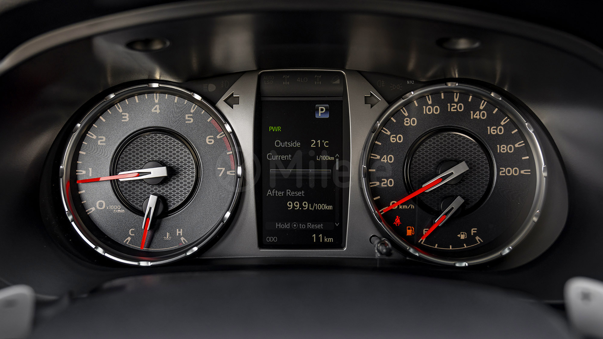 
								(LHD) HILUX GRS 4.0P AT full									