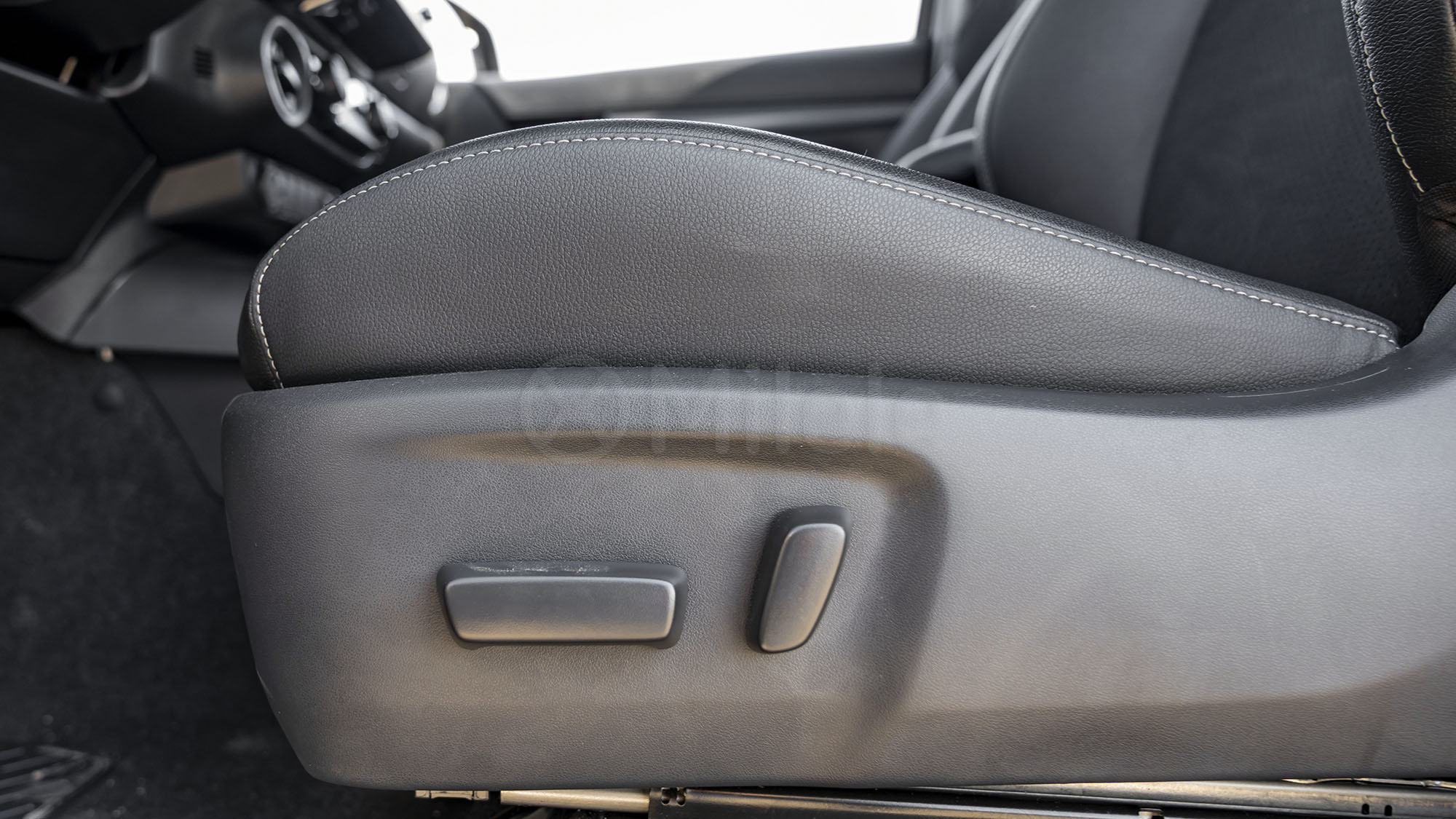 
								(LHD) HILUX GRS 4.0P AT full									